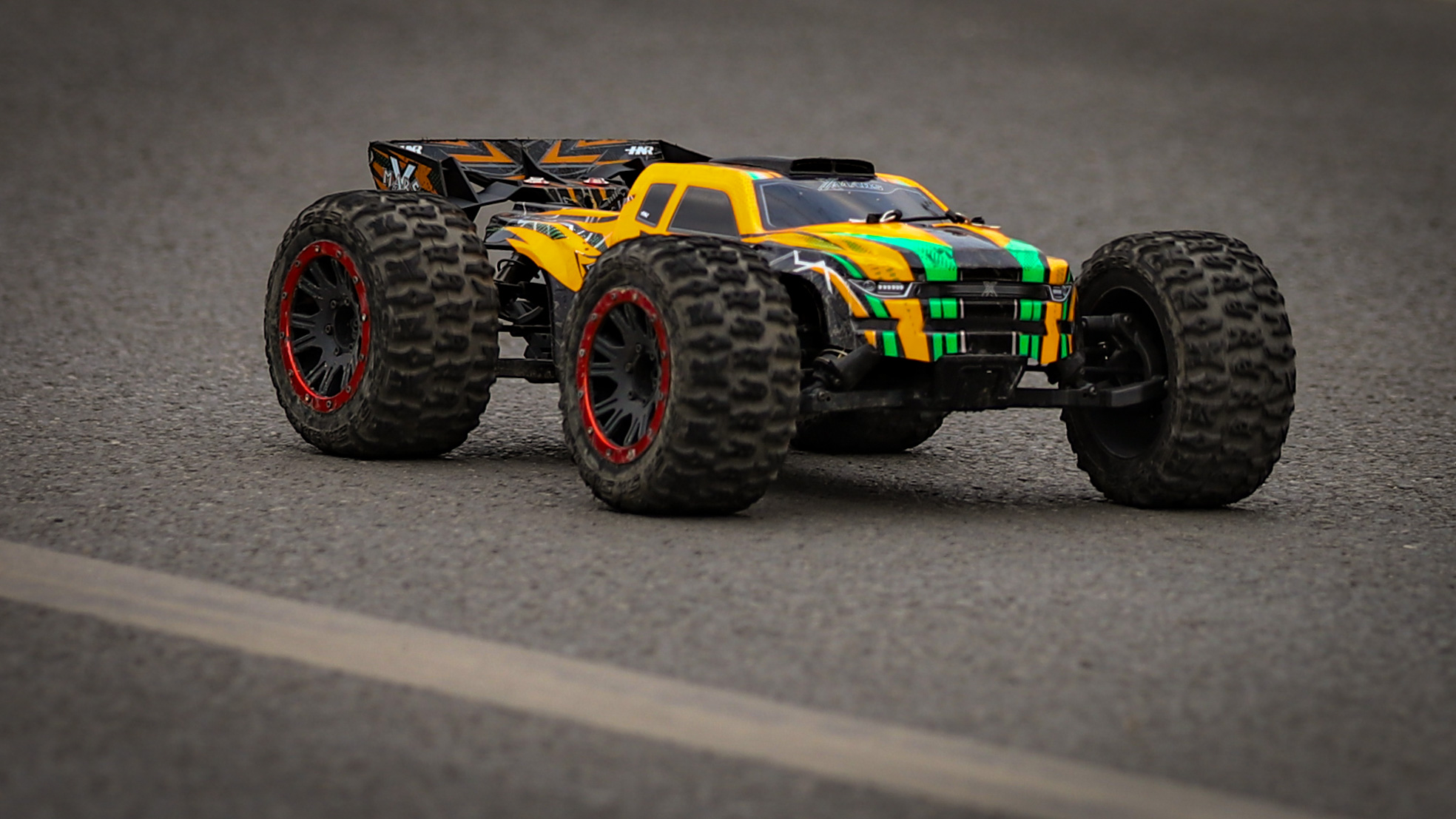 H9901 1:8 Scale Brushless RC Car High Speed 90KM H 6S Electric Racing Vehicle for Outdoor Use