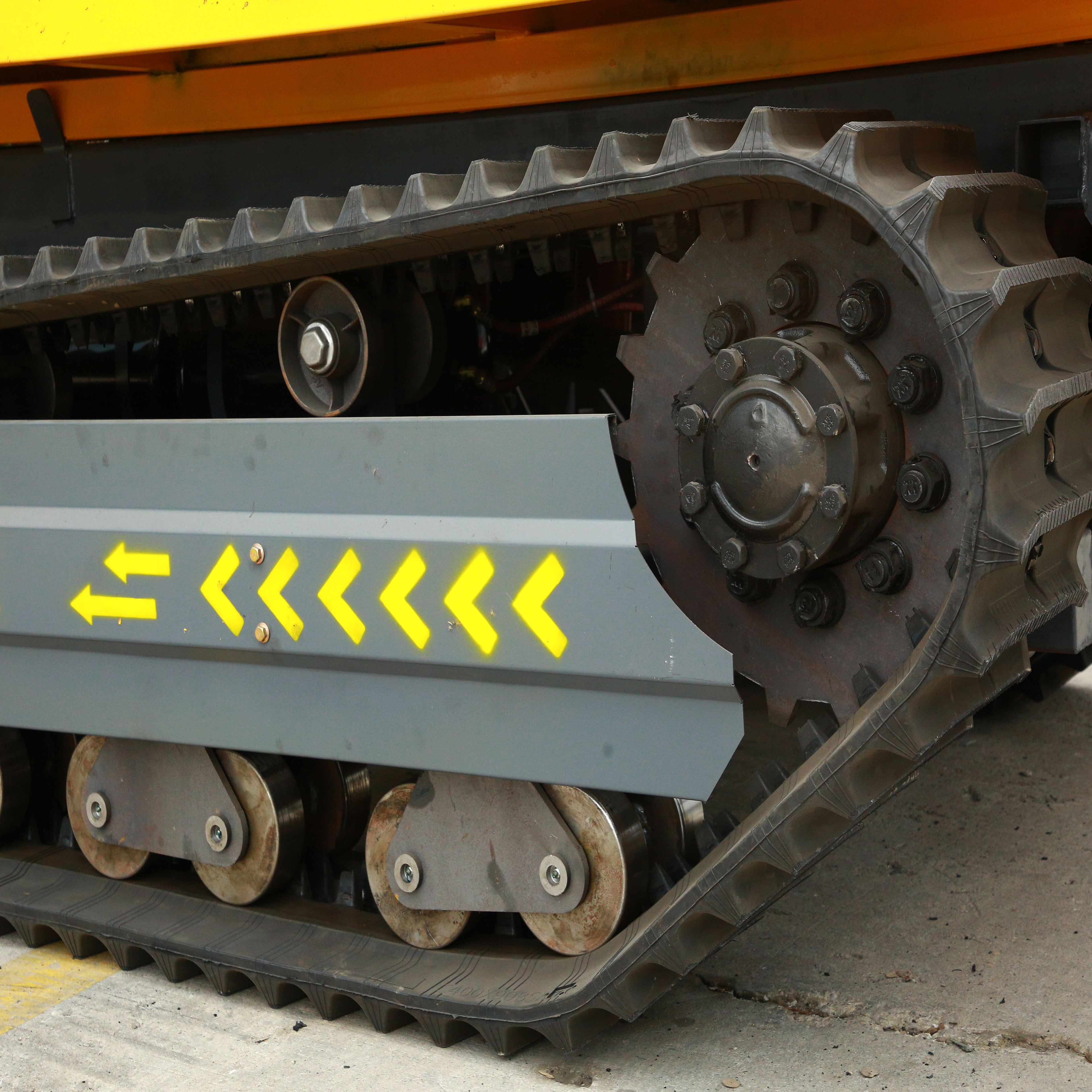 Professional Grade Remote Control Optional Hydraulic Dumping Building Construction Crawler Transport Vehicle