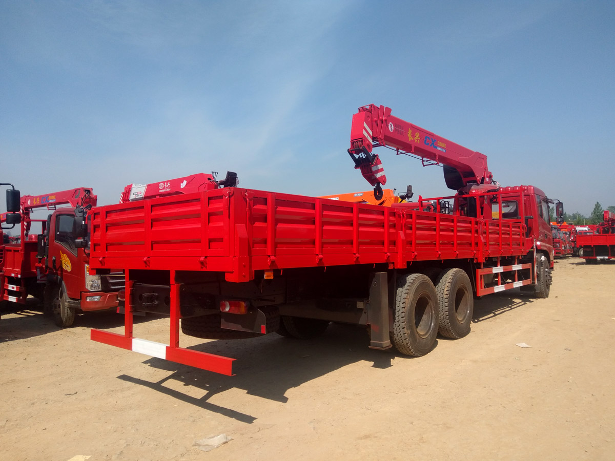 Dongfeng 12ton China Truck Mounted Crane Boom Crane Mounted Truck Manipulator on Truck for Sale Remote Control