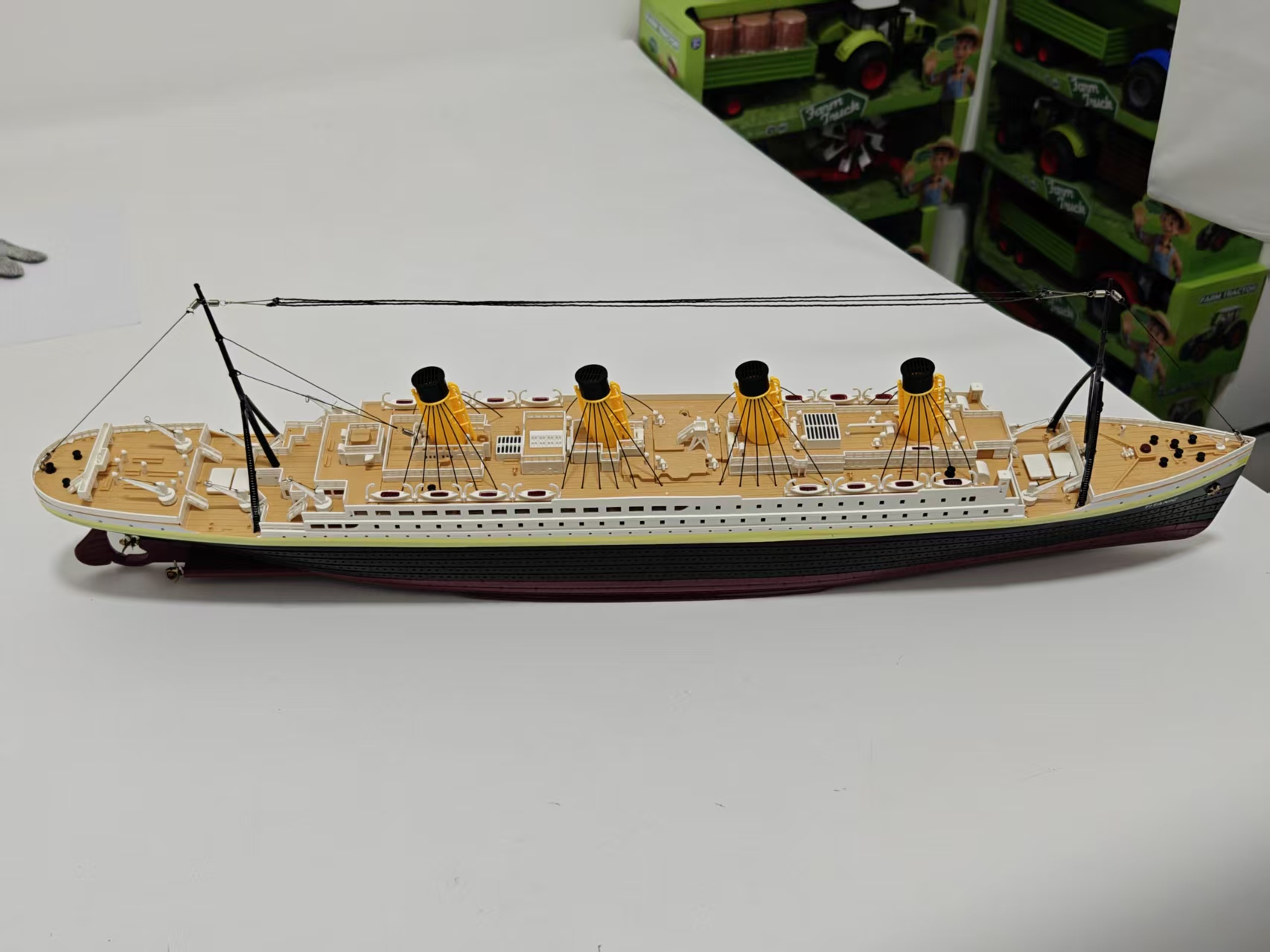 Titanic Cruise Model 4