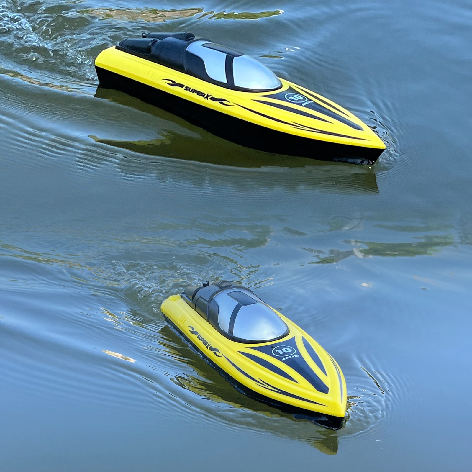 2.4GHz High Speed RC Boat Remote Control Speed Boat with Rechargeable Battery Waterproof Outdoor Toy for Kids