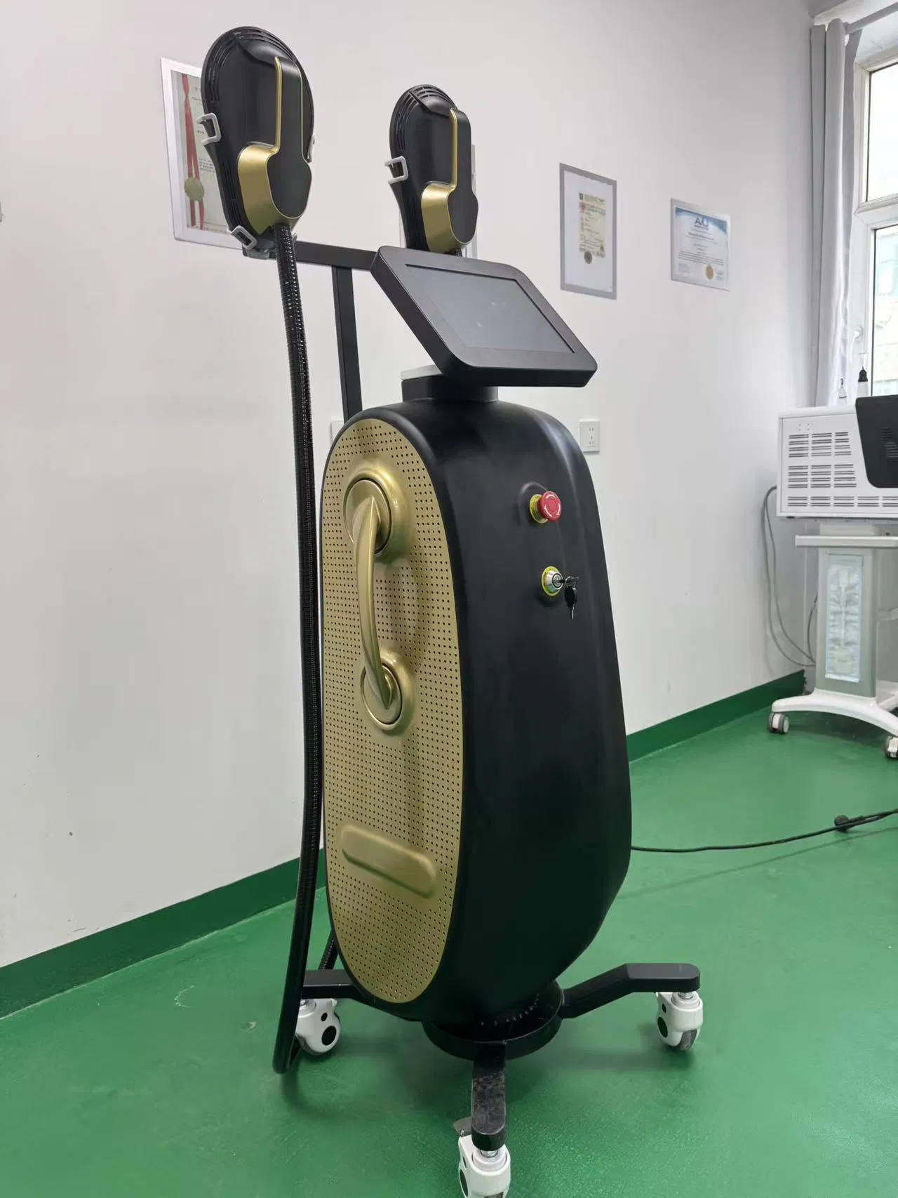 Professional 4 Handle Body Sculpting Machine EMS Muscle Building &amp; Fat Reduction Plushape EMS Body Contouring System