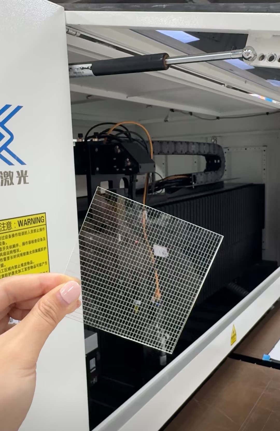 Ultra-fast Picosecond Laser Cutting Machine, Suitable for Cutting Optical Glass, Quartz, Sapphire, and High Borosilicate Glass