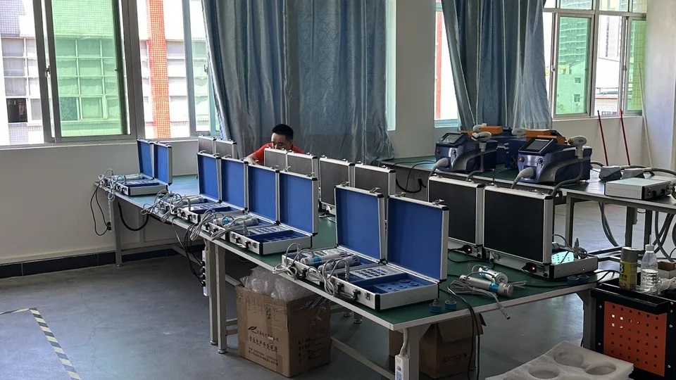 Aging testing station for aesthetic device quality validation