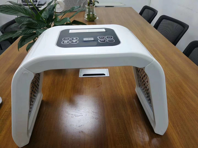 Portable 7 Color LED PDT Light Therapy Beauty Device for Acne Treatment Skin Rejuvenation
