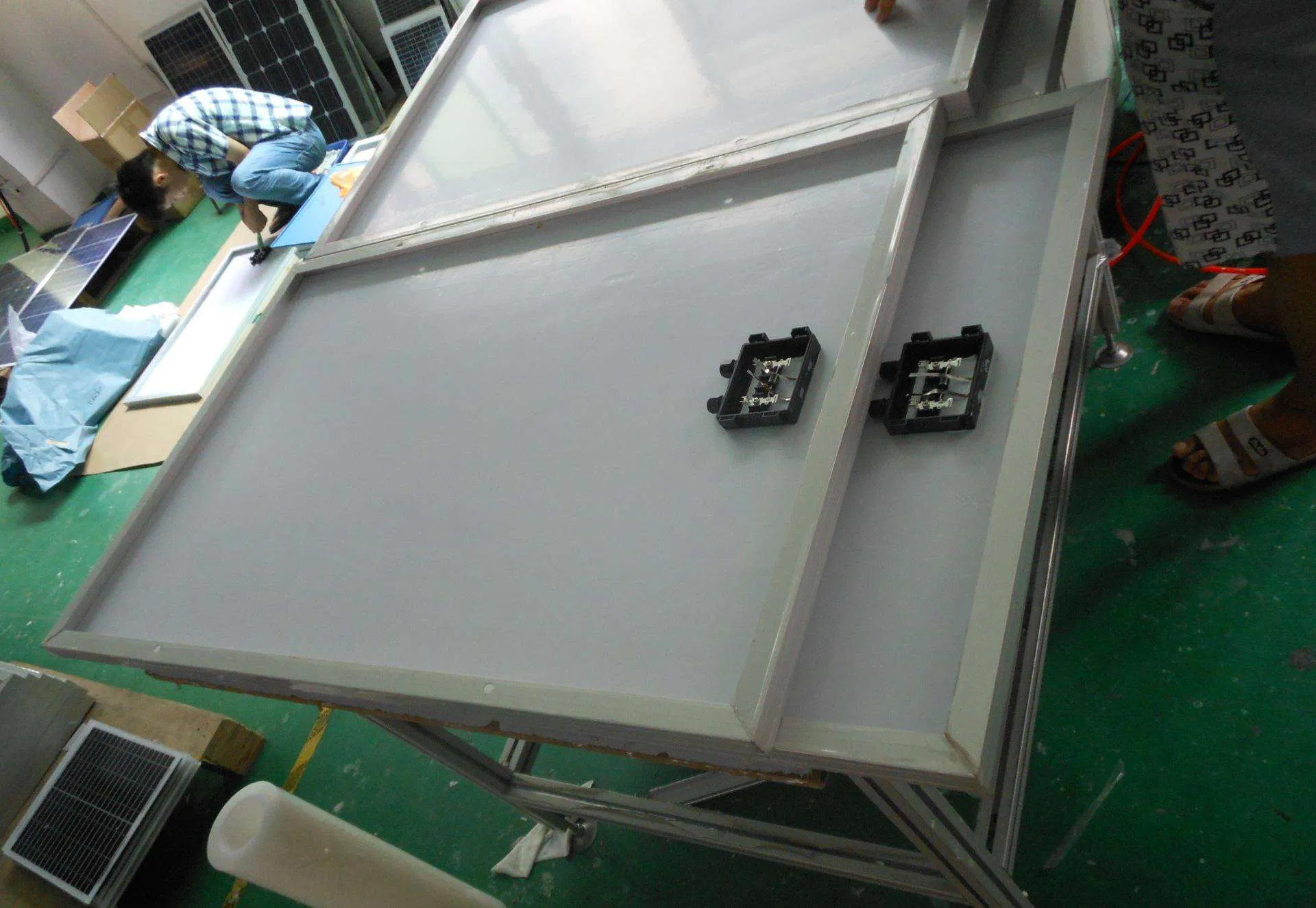 China Manufacture 80W Mono Polycrystalline Solar Panel 12V 18V 24V for Solar Energy System