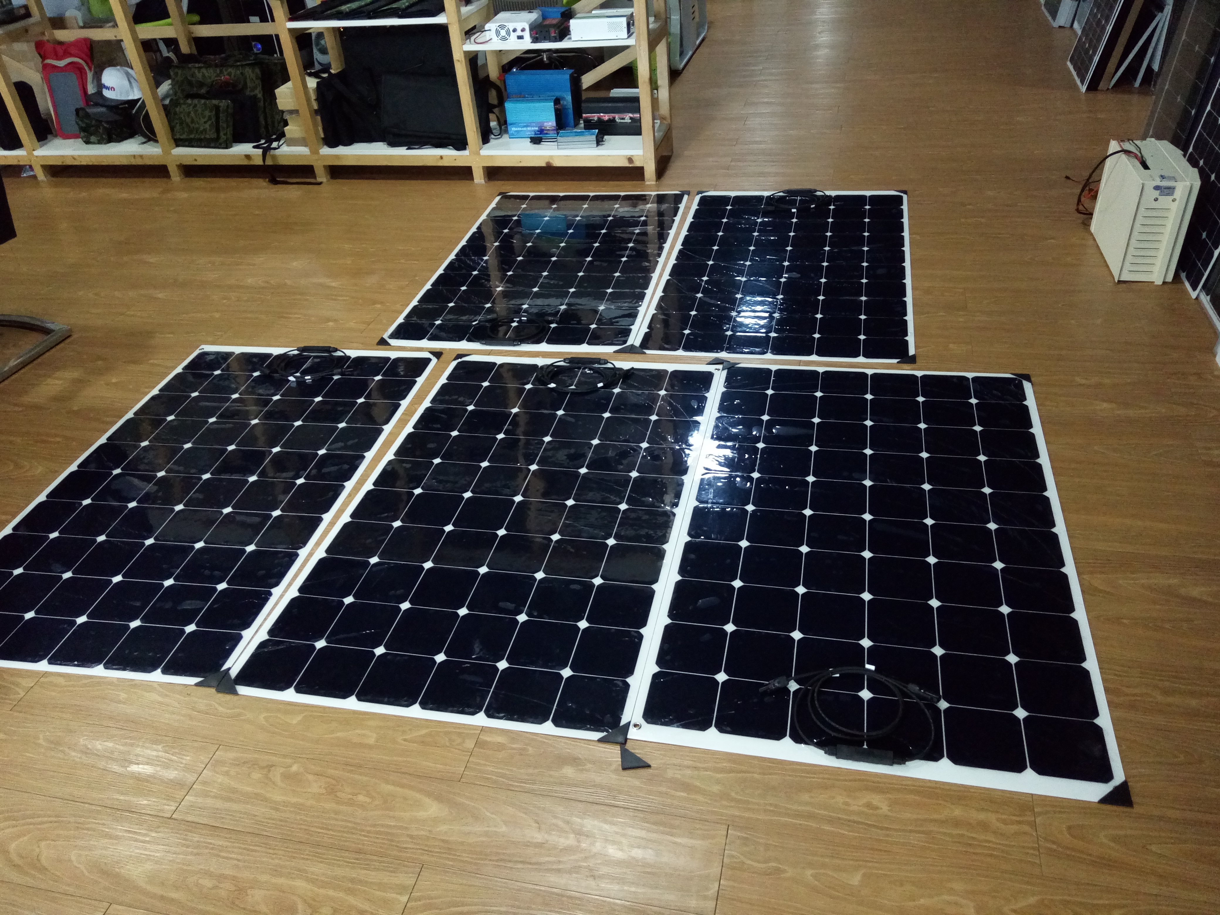 Light Weight Easy Carry 50w 100w 200w 450w 550w Sunpower or Monocrystalline Flexible Solar Panels for Car Boat RV Yacht Camping