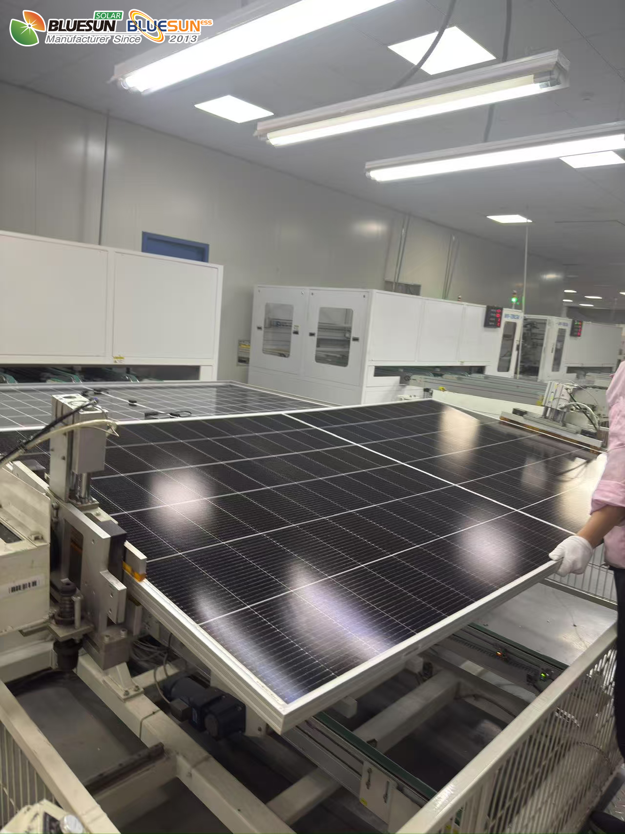 New Tech Bifacial Solar Panel Ready Stock 730W Solar Module Utility Scale HJT Solar Panels