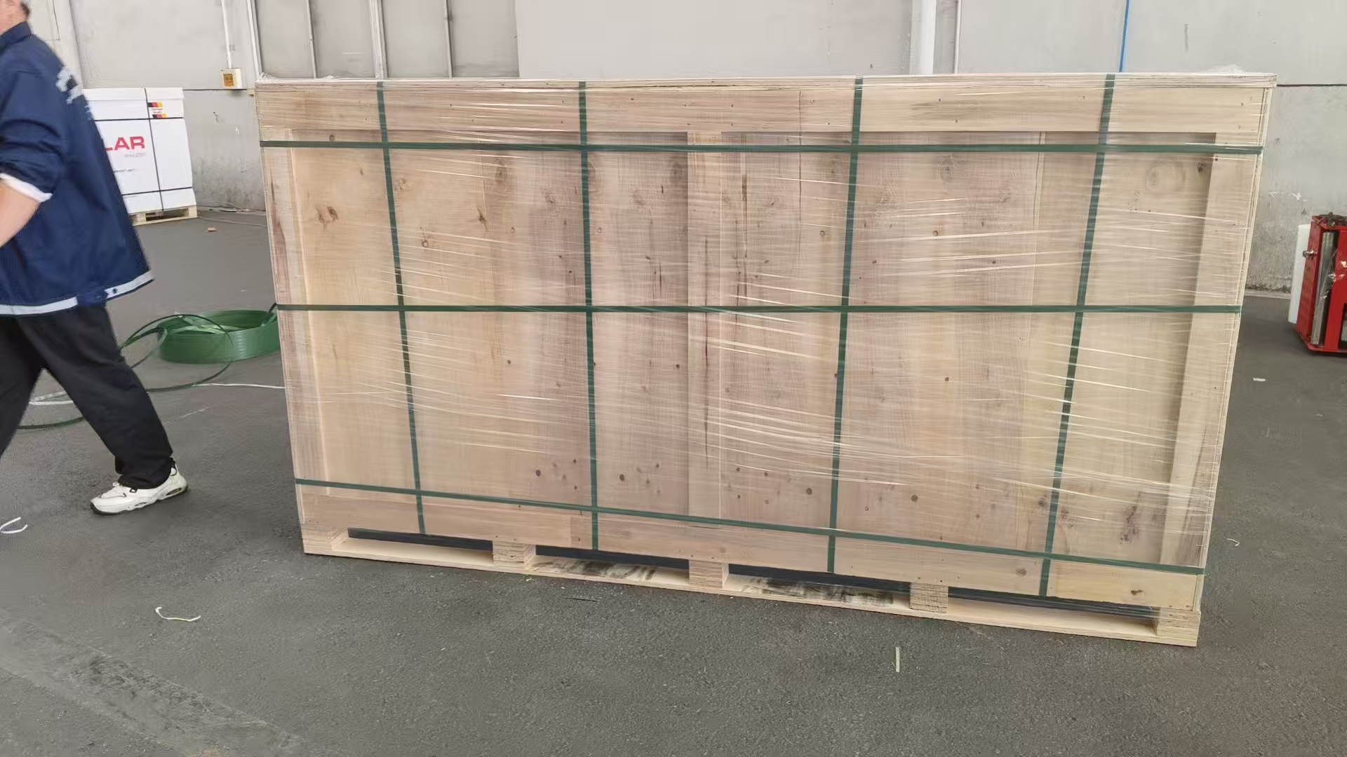 JINSUN 23.02% Panel Efficiency 580-595W 144-Cells Half Cell N-Type HJT Monocrystalline Silicon Anodized Aluminum Solar