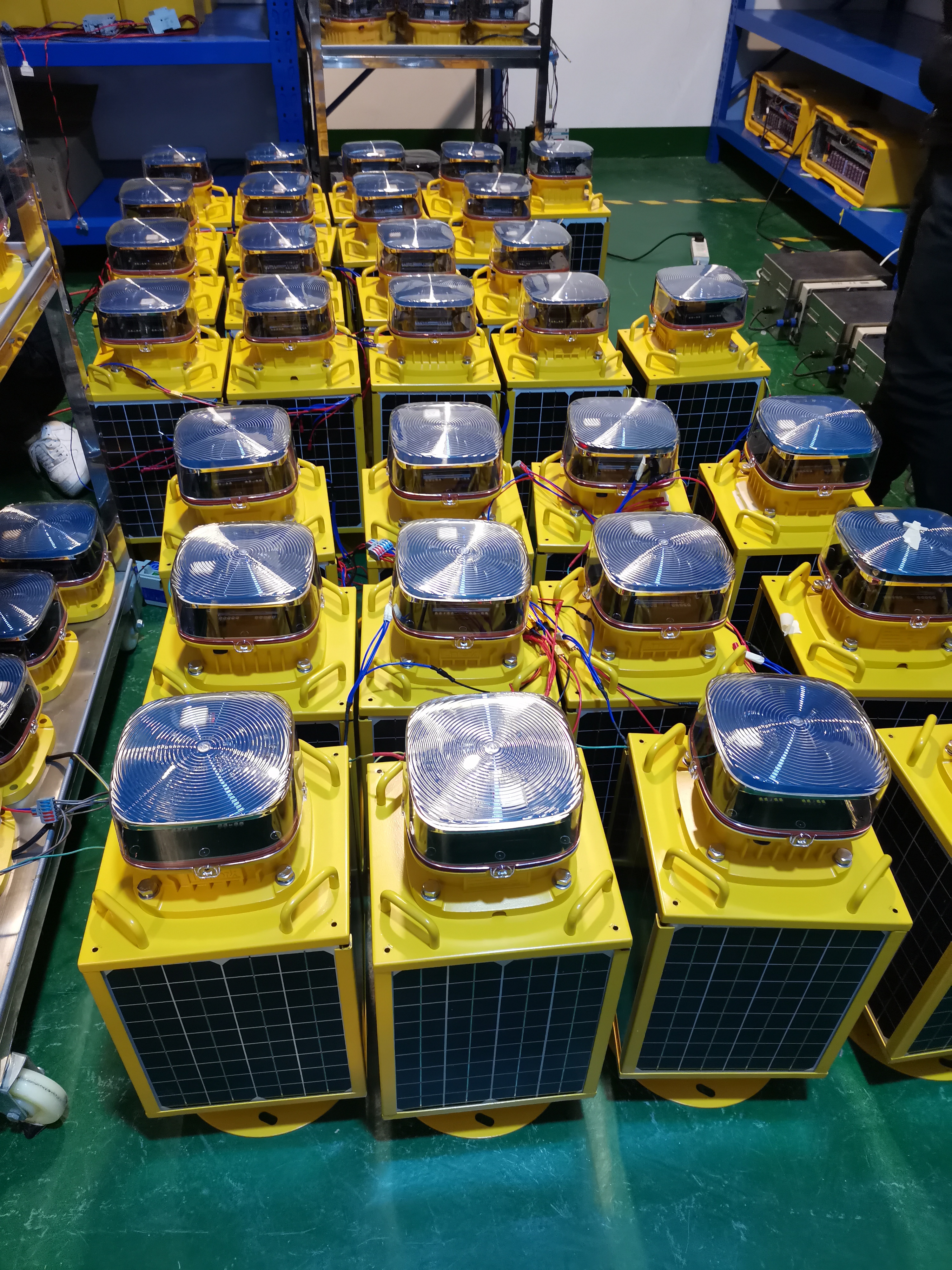 Medium Intensity Type B Solar Marine Navigation Light For Boat Buoy Lighthouse