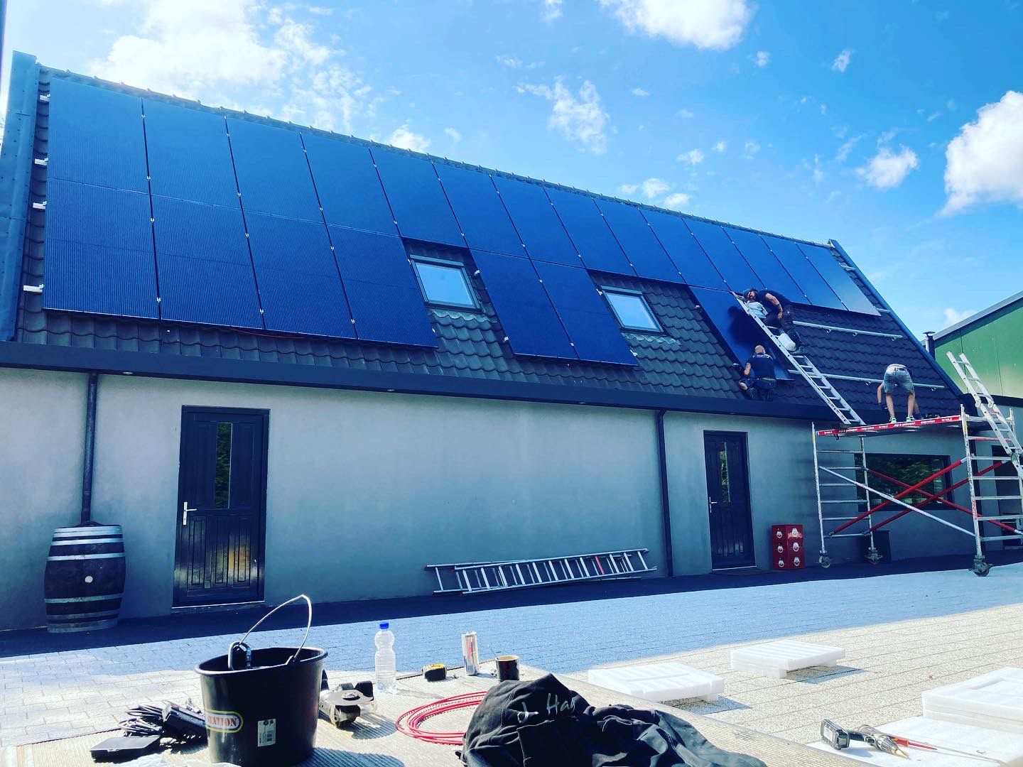 High Efficiency 700w 730w 750w Solar Panels Bifacial 30 Year Warranty HJT Technology