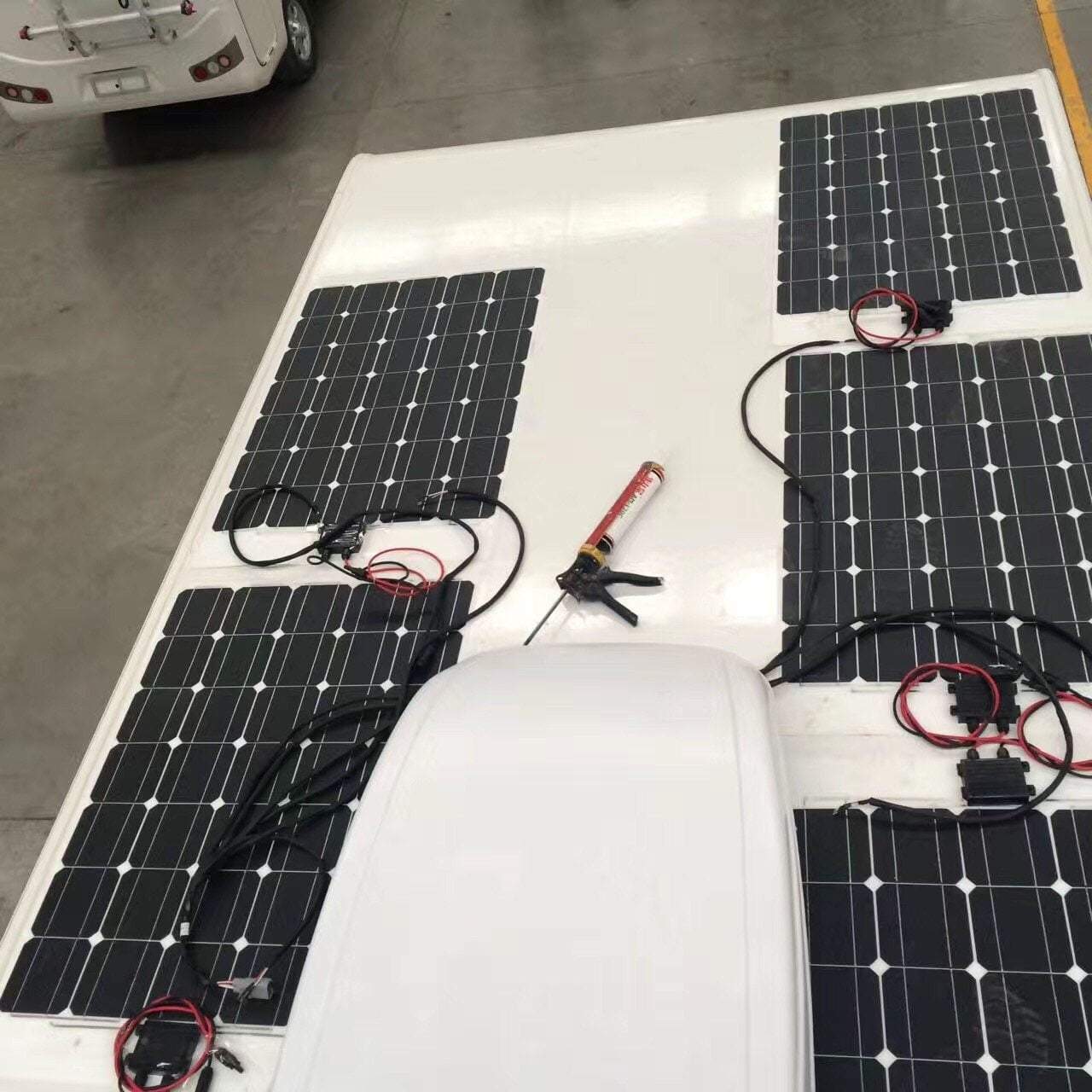 Flexible Solar Panel Small Solar Panel 50 Watts Portable and Suitable for Camping in RVs