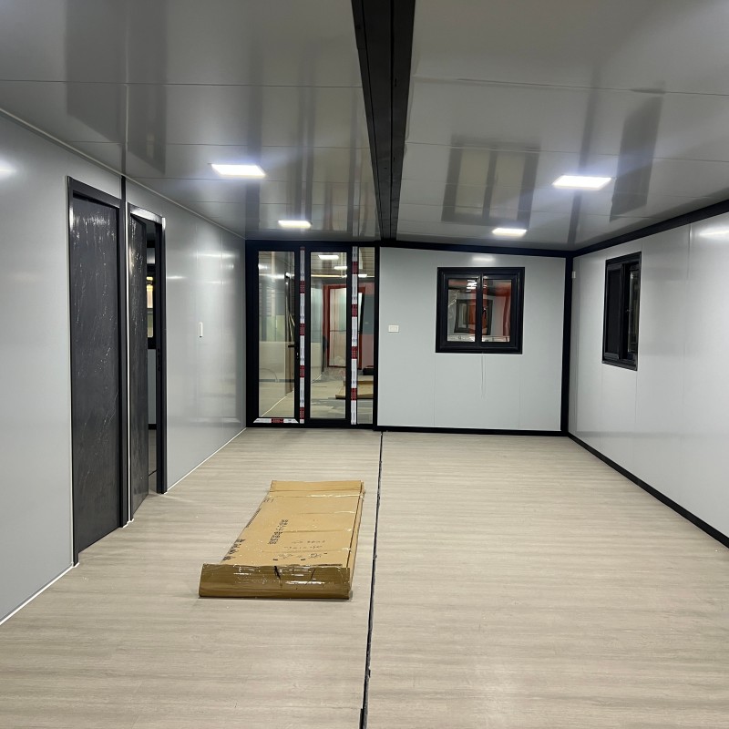 Luxury Cold-Proof Modular 20ft Expandable Container House Balcony Modern Design Hurricane Proof Steel Sandwich Panel Supermarket
