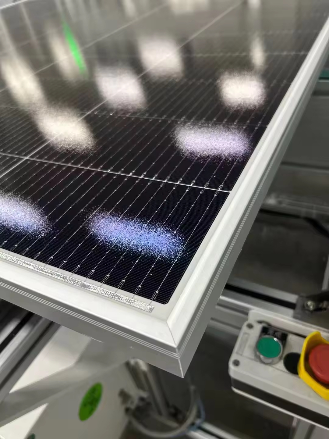 550W High-Efficiency Fixed Solar Panels Reliable Long-Lasting Power Solution for Commercial &amp; Utility-Scale Energy Projects