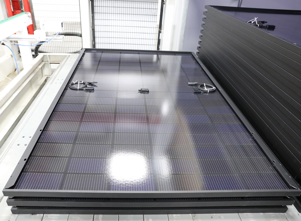 Utility-Scale JOYVOIT HJT Solar Module 700W~730W 210mm HJT Mono Half Cell Double Glass Bifacial BIPV CE TUV RoHS