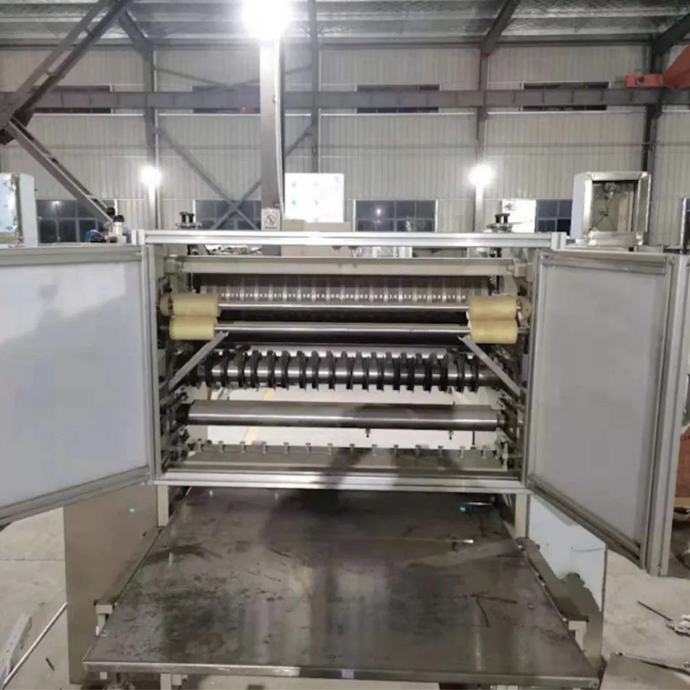 China Supplier Electric Automatic Alcohol Swab Make up Cotton Pad Making Machine