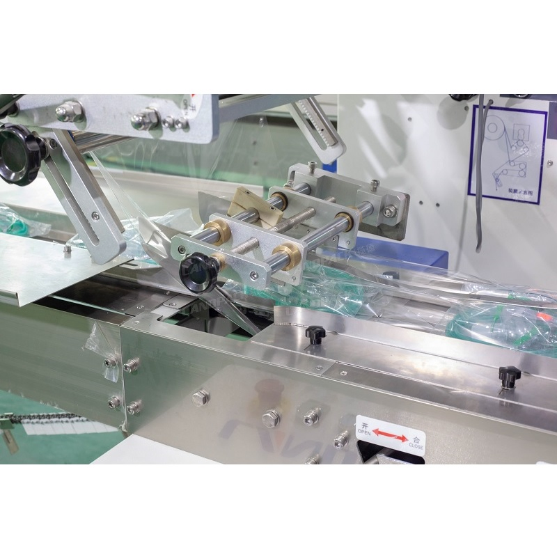 Landpack Lp-450b Sanitary Plastic Cutlery with Napkin Infusion Set Packing Machine