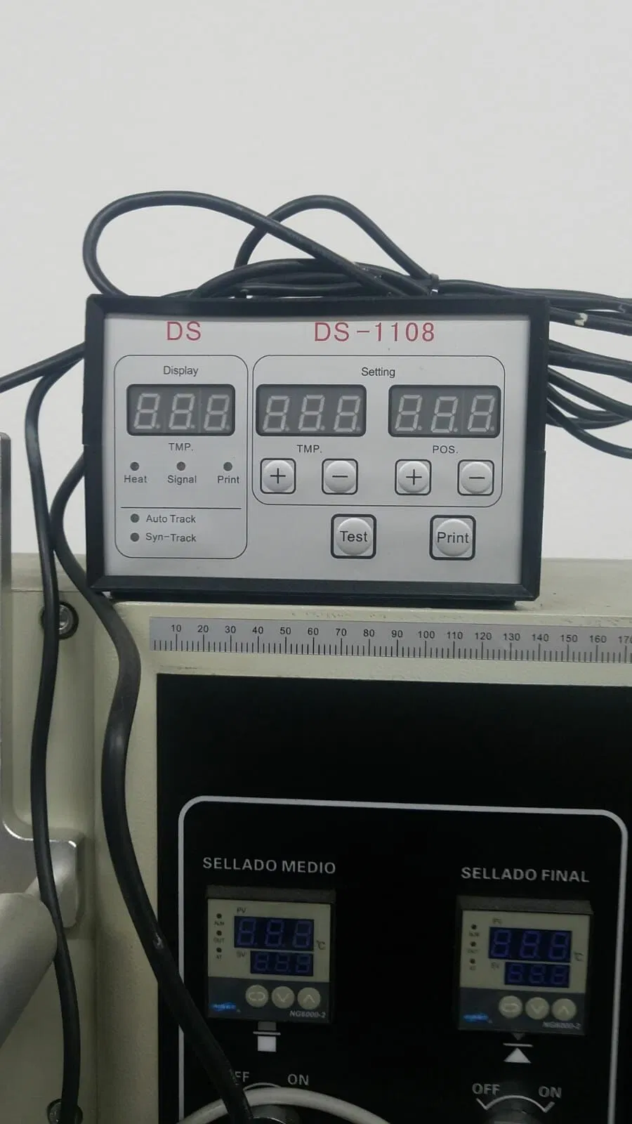 Horizontal Pillow Packaging Machine Disposable Glove/ Face Mask /Spoon Knife Tissue/Vegetable /Slippers/Medical Gauze/Wall Switch Packing Machine