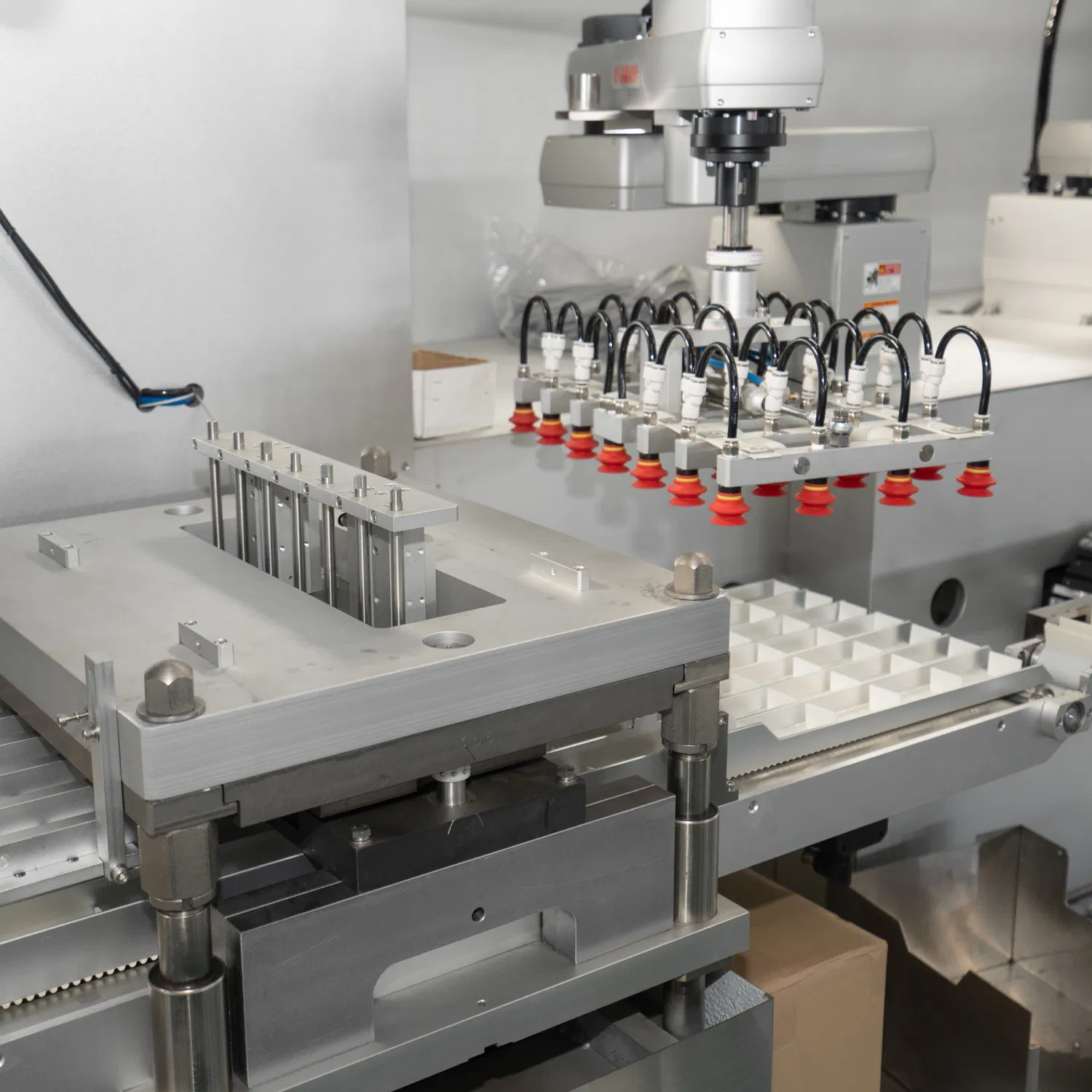 Automatic Plastic Tray Thermoforming Packaging Machine for Medical Products