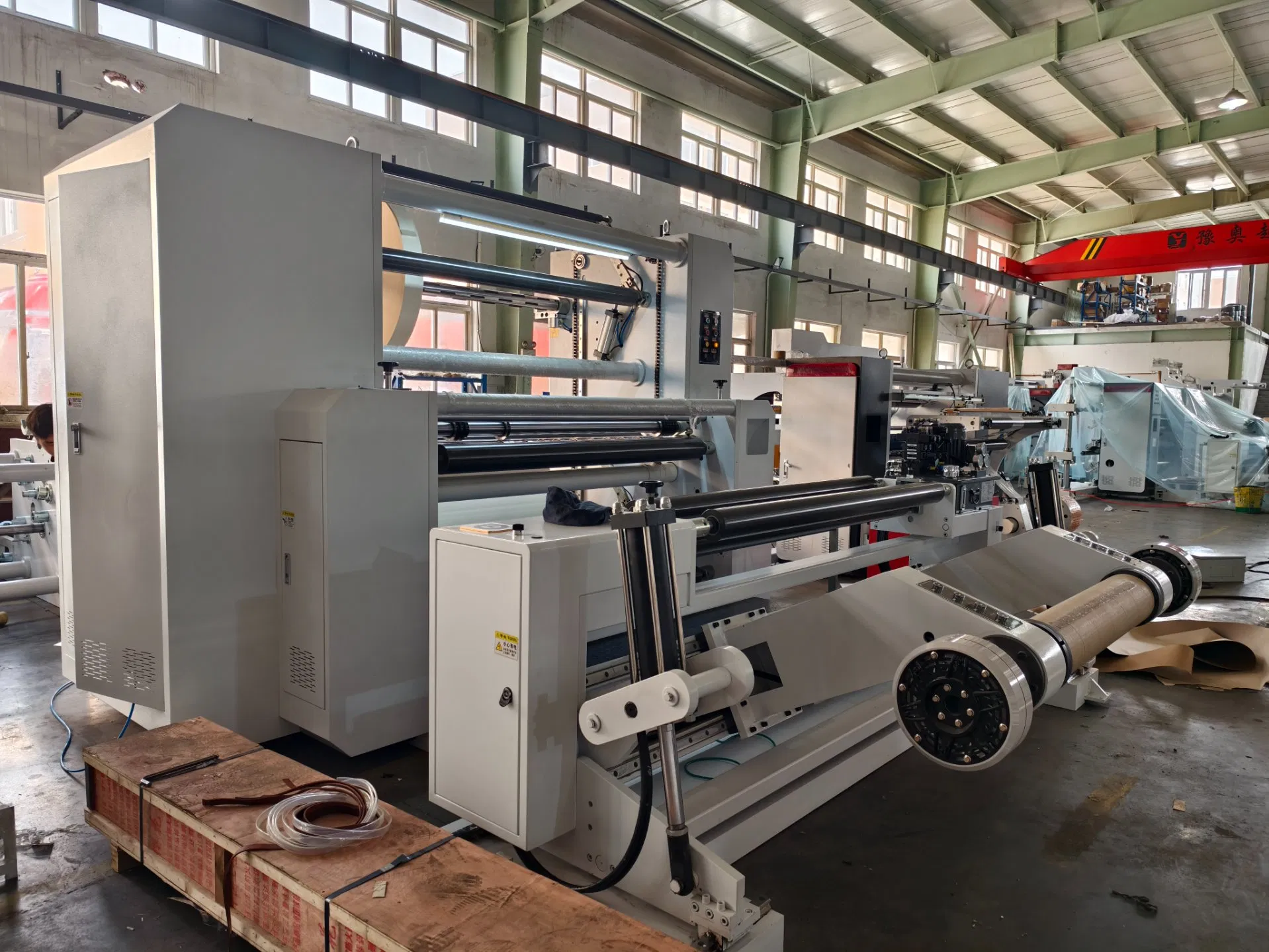 High Speed Automatic Electric Medical Gauze Fabric Slitting Rewinding Machine with Rotary Shear Knife for Easy Adjustment