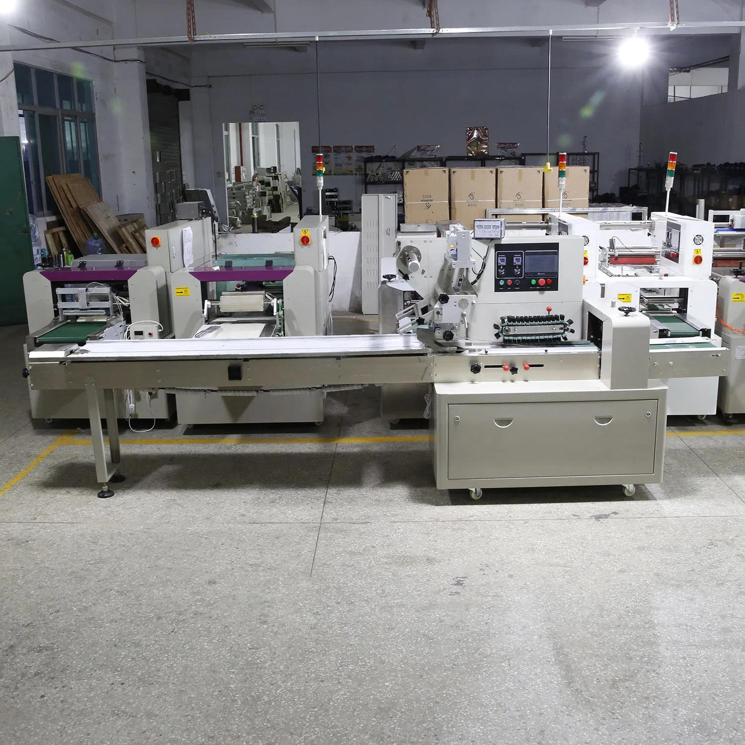 New Product Automatic Medical Surgical Mask Form Fill Seal Wrapping Flow Packaging Packing Filling Sealing Machine Manufacturer