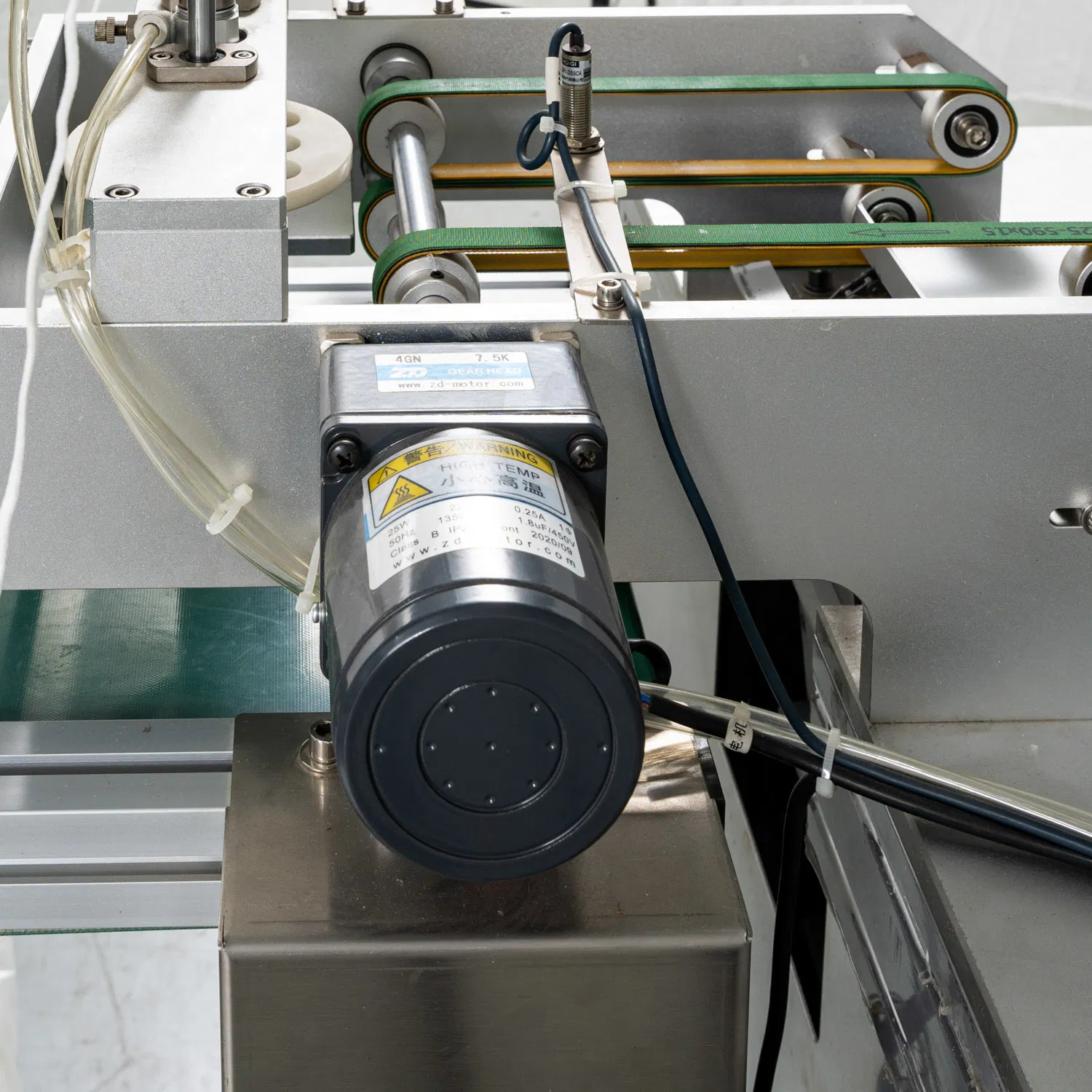 Three Layers Nonwoven Medical Face Mask Machine Surgical Face Mask Equipment