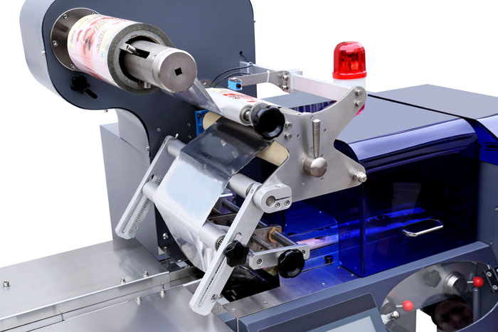 High Speed Disposable Medical Surgical Face Mask Pillow Packing Machine 3ply Mask Packing Machine for Mask