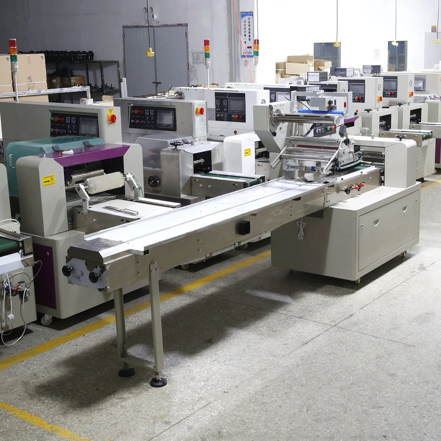 New Product Automatic Medical Surgical Mask Form Fill Seal Wrapping Flow Packaging Packing Filling Sealing Machine Manufacturer