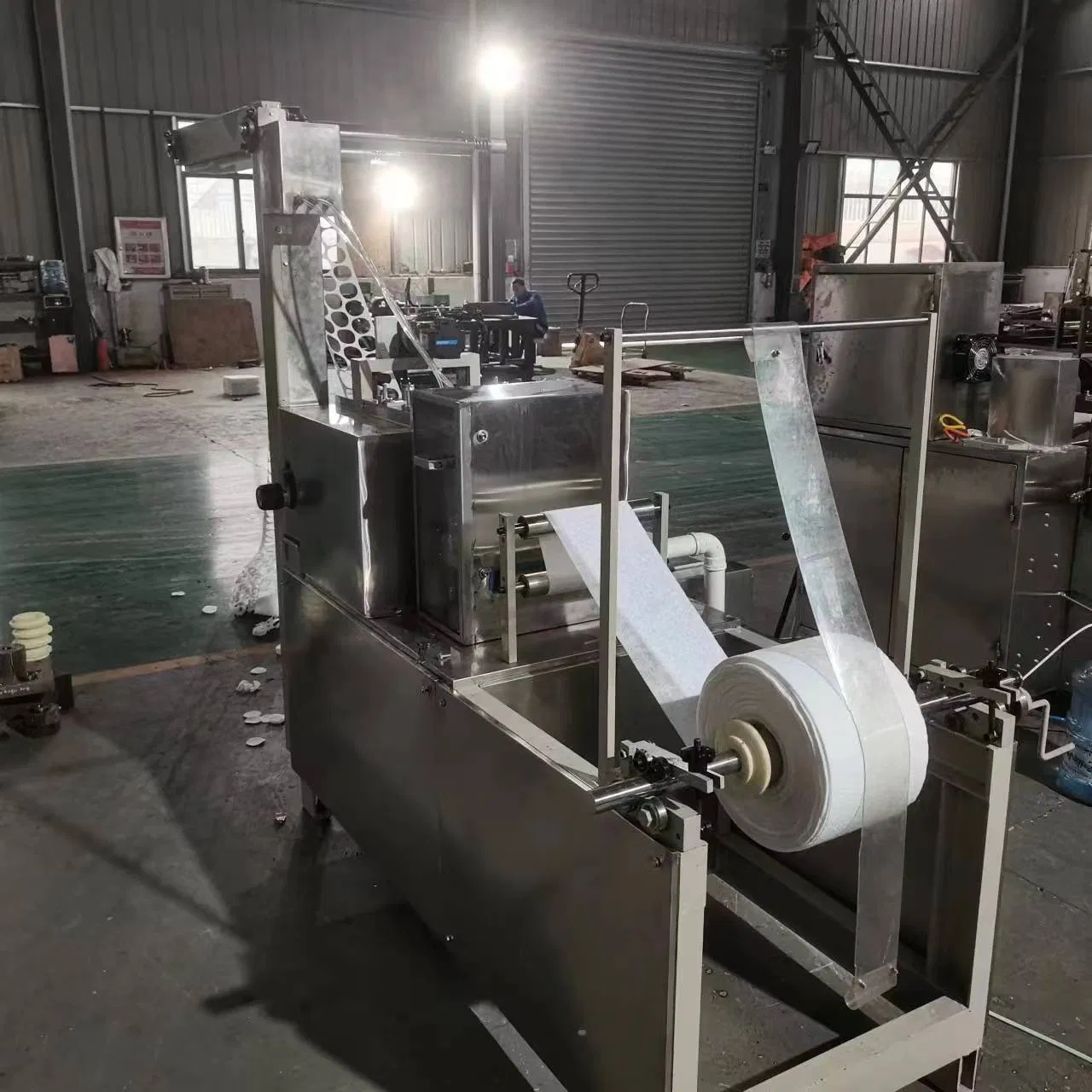 Nonwoven Disposable Square Cotton Pad Making Machine for Cosmetic Use