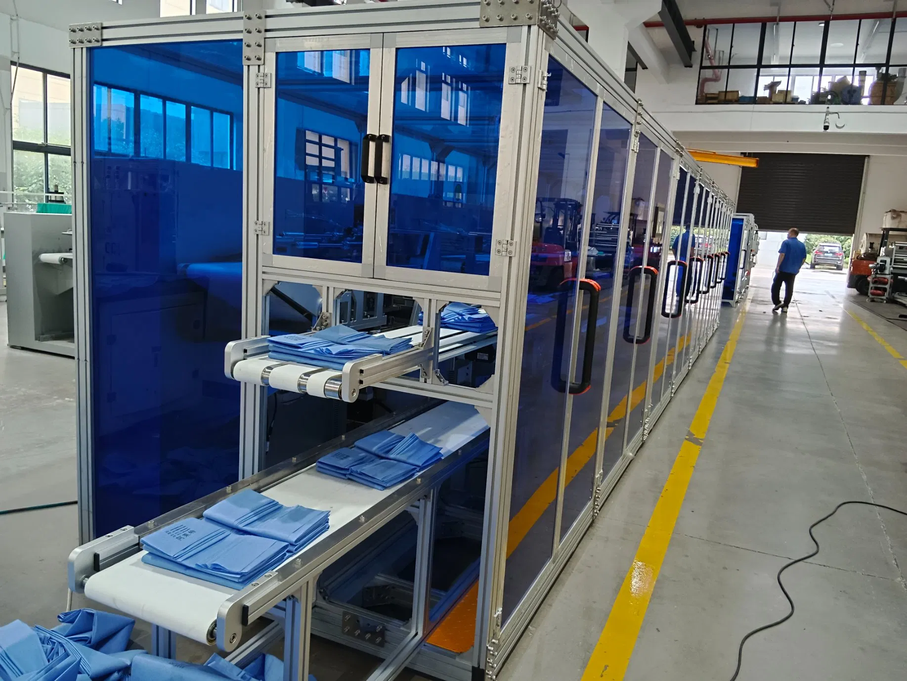 Medical Nonwoven Adhesive Tape Drape Making and Folding Machine with Superior Adhesion and Durability