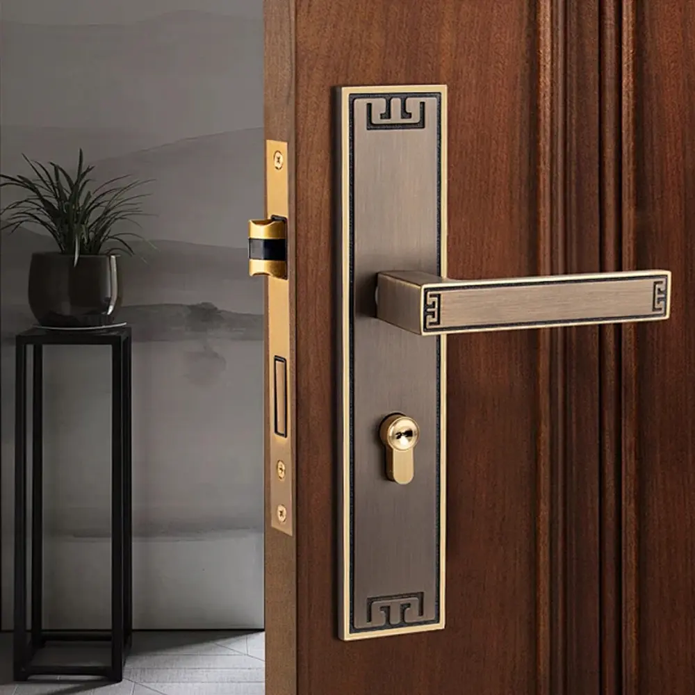 High precision smart door lock structure