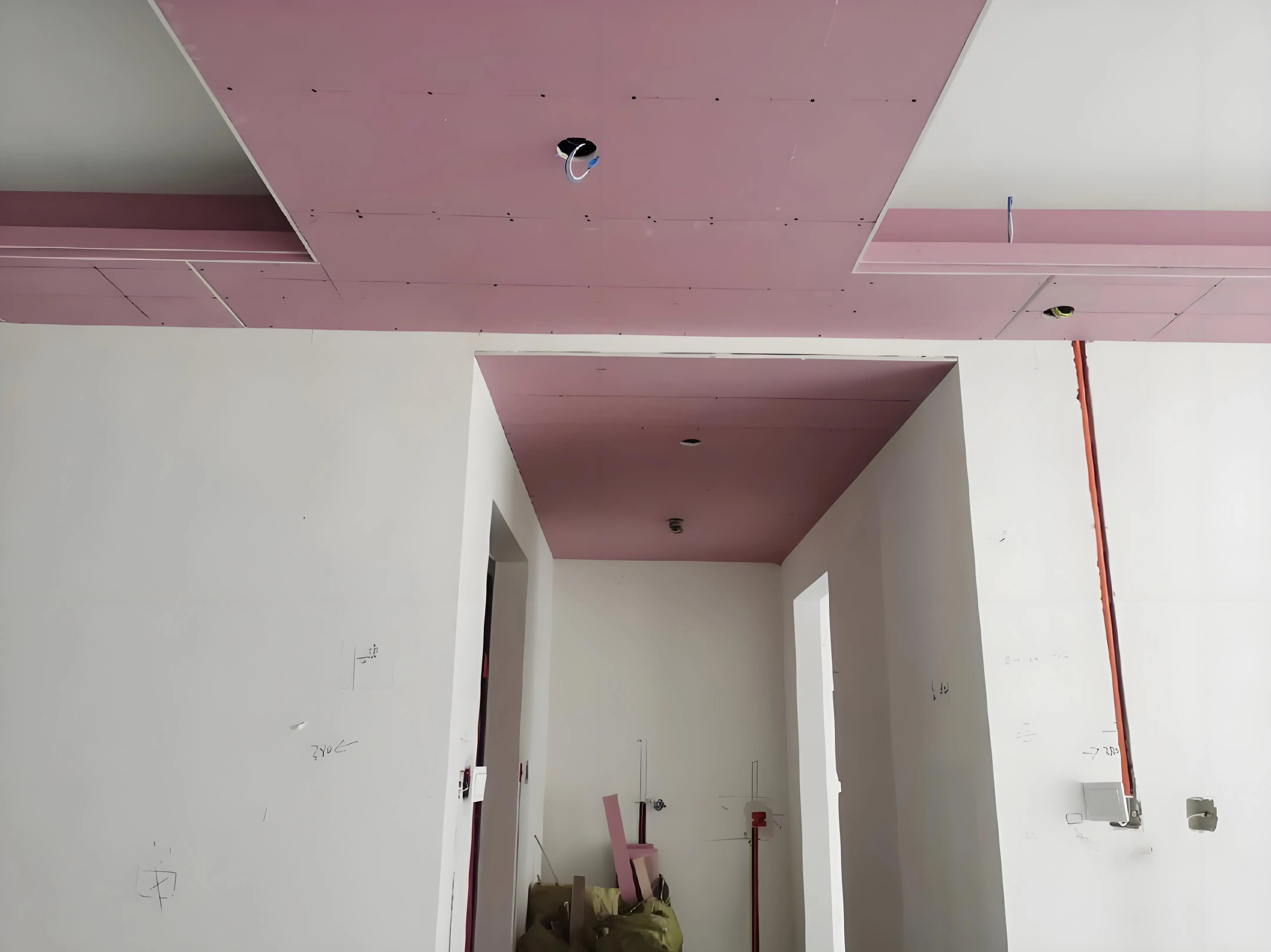 High-quality gypsum board is suitable for fireproof and soundproof home decoration projects, including ceilings and partition walls