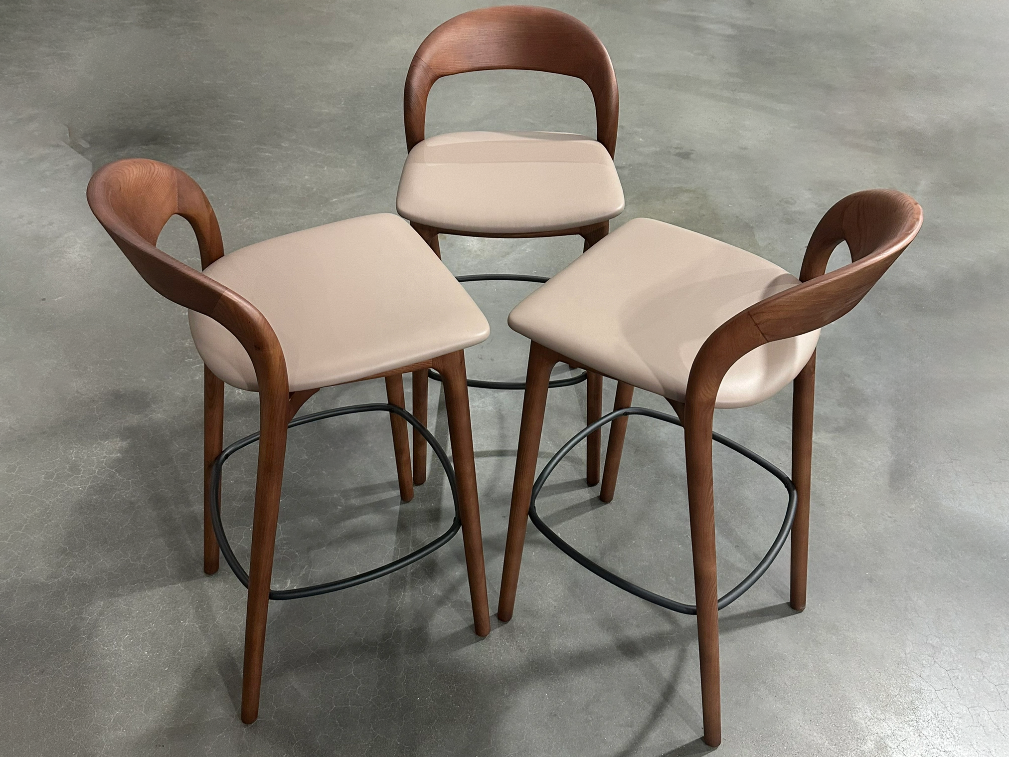 Modern Walnut Solid Wood Bar Chair Upholstered PU Leather Counter Stool Commercial Restaurant Cafe High Bar Seating Furniture