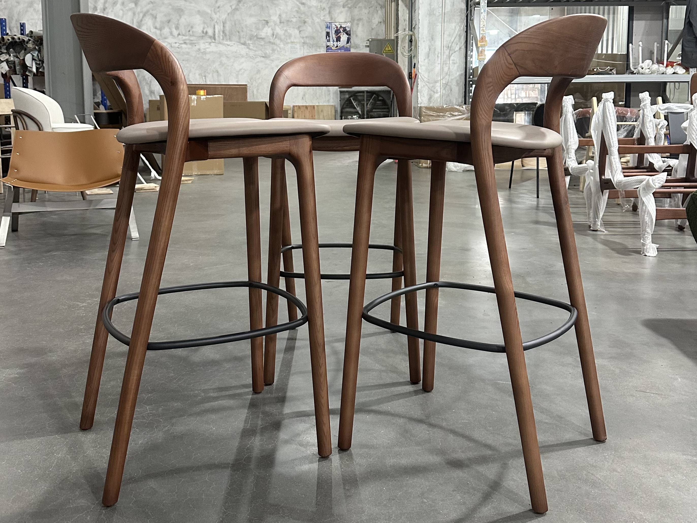Modern Walnut Solid Wood Bar Chair Upholstered PU Leather Counter Stool Commercial Restaurant Cafe High Bar Seating Furniture