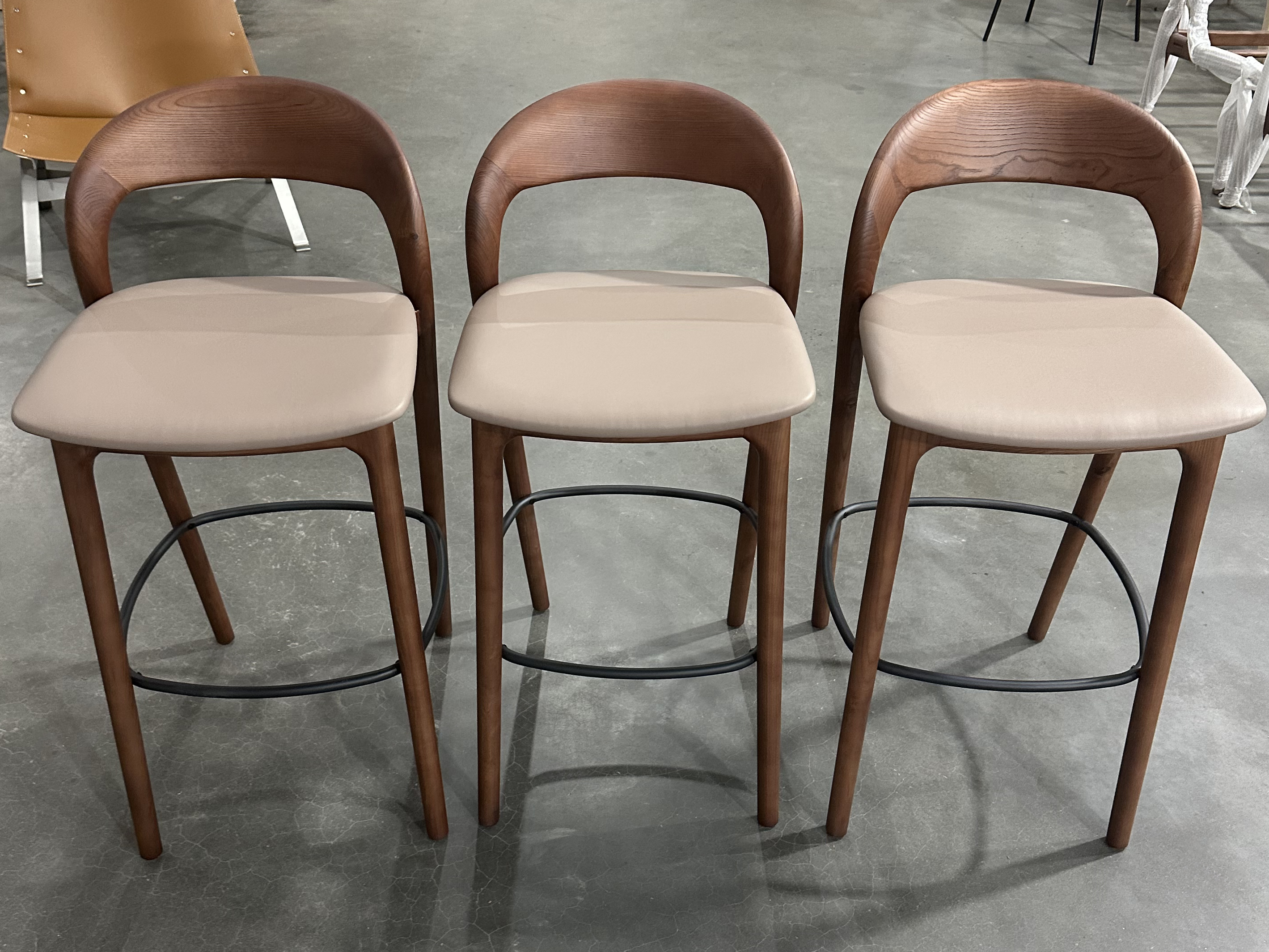 Modern Walnut Solid Wood Bar Chair Upholstered PU Leather Counter Stool Commercial Restaurant Cafe High Bar Seating Furniture