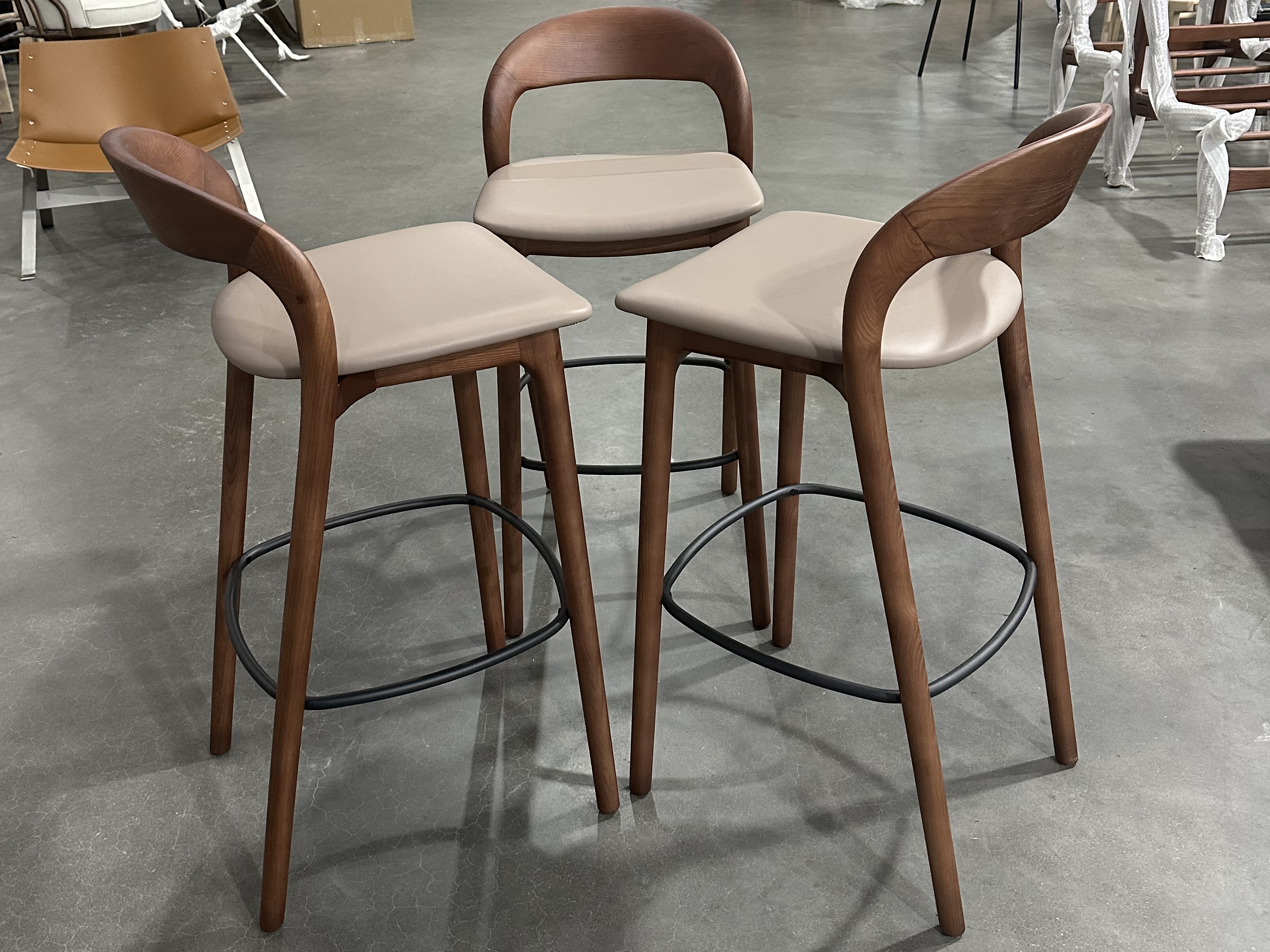 Modern Walnut Solid Wood Bar Chair Upholstered PU Leather Counter Stool Commercial Restaurant Cafe High Bar Seating Furniture