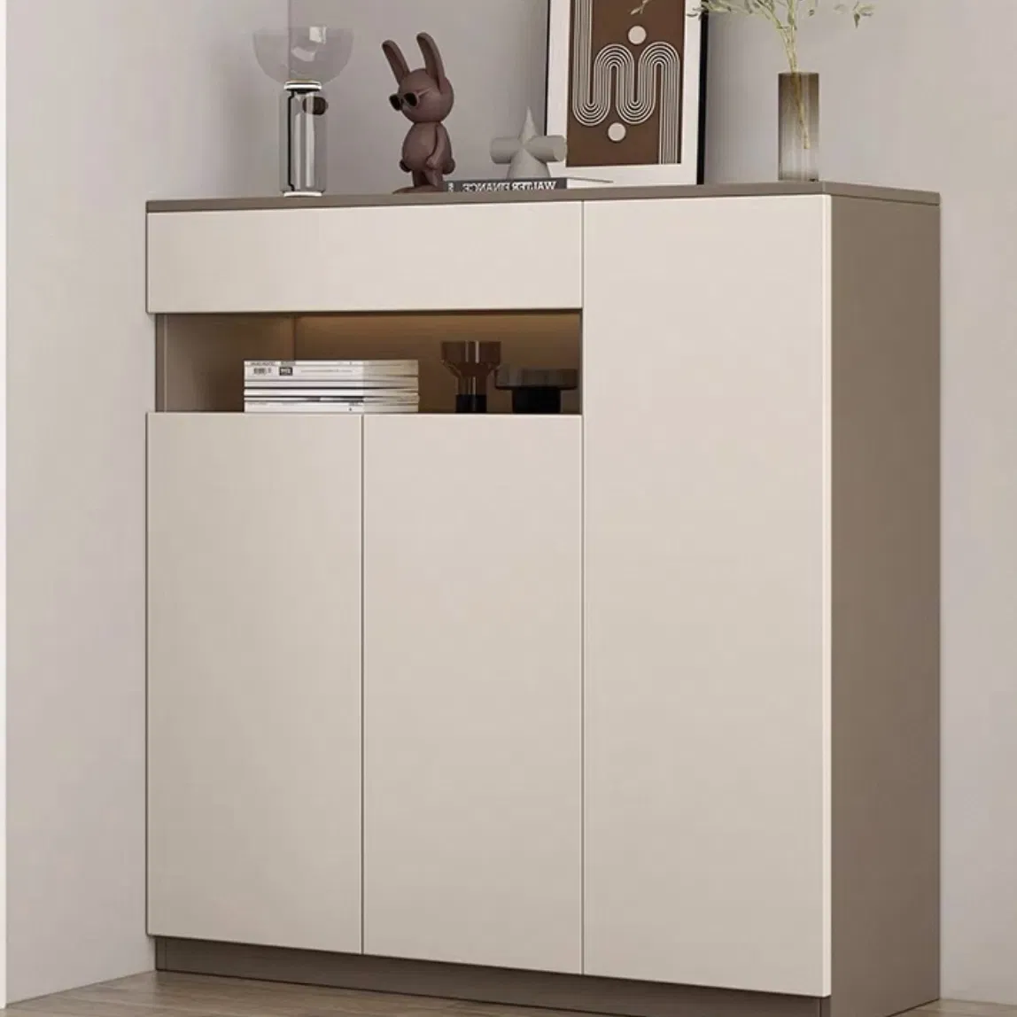Stylish Solid Wood Entryway Bench with Innovative Shoe Storage