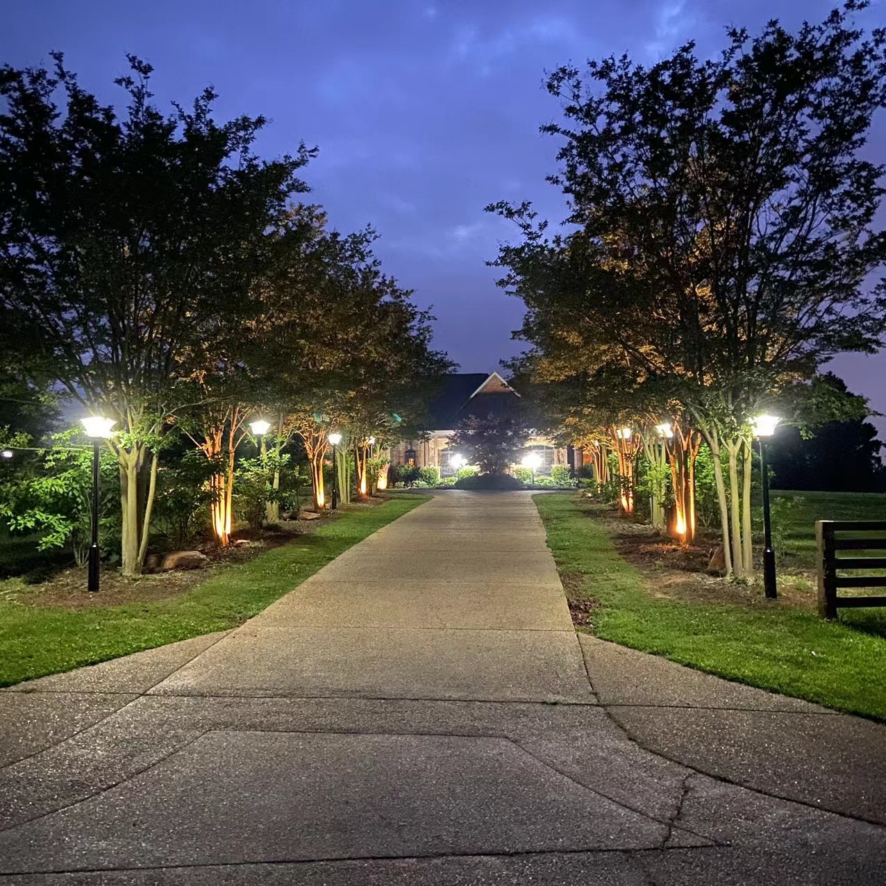 Outdoor AC Powered LED Bollard Landscape Light with Aluminum Construction 3000K Warm White CRI 80 120 Beam Angle