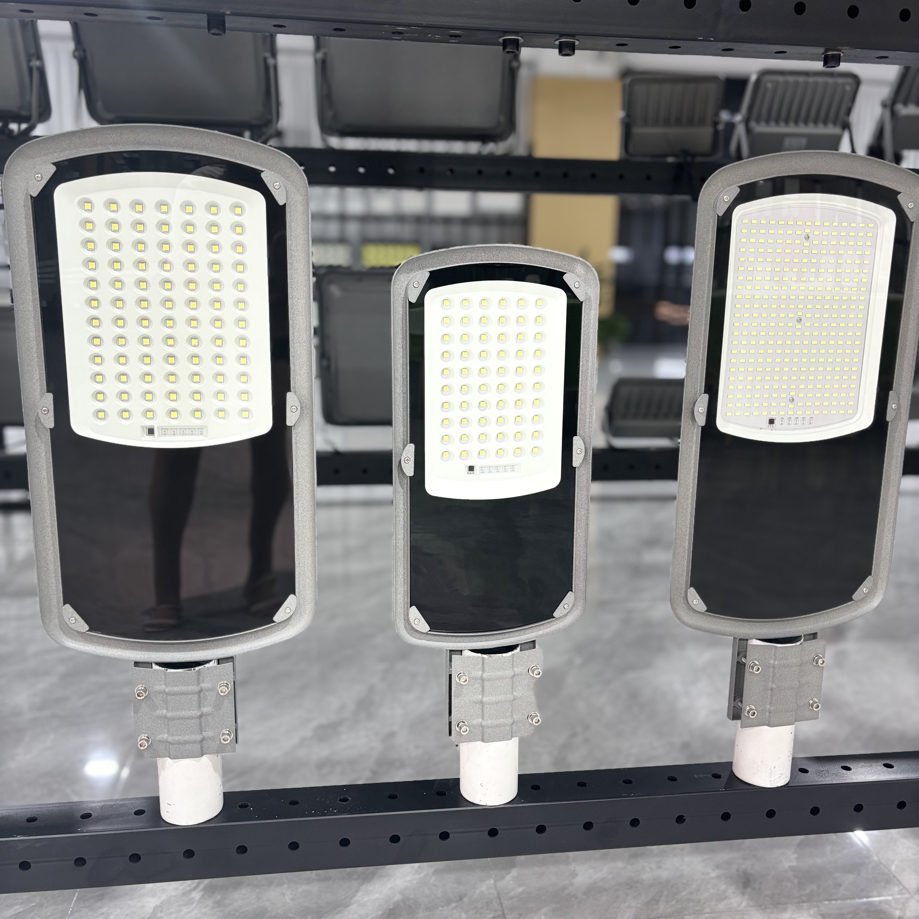 Aixuan Factory BIS Certified 200W 300W Outdoor Led Street Lights Solar Safety Streetlamp Intergrated Solar Street Light