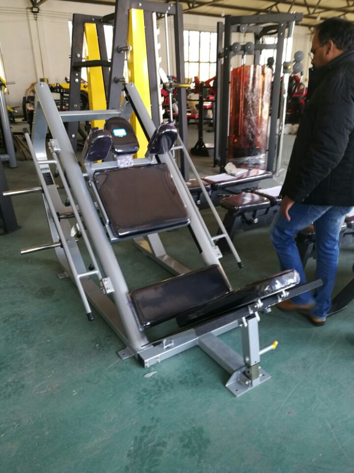 Fitness Machines/ Hack Squat / Gym Equipment
