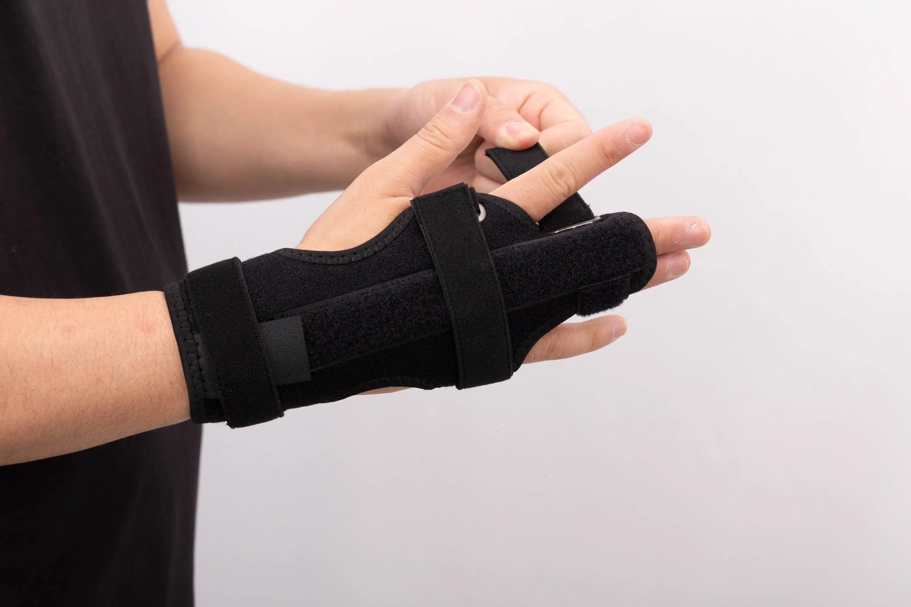 Hot Sale Twisting Resilient Soft Wrist Protector for Rehabilitation