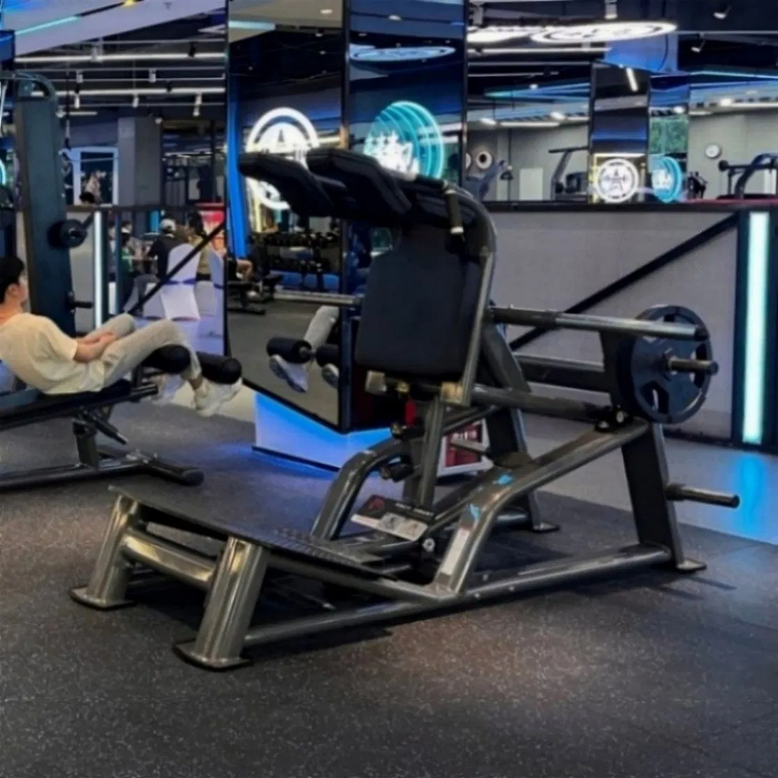 Versatile Hack Squat Machine for Comprehensive Lower Body Workouts