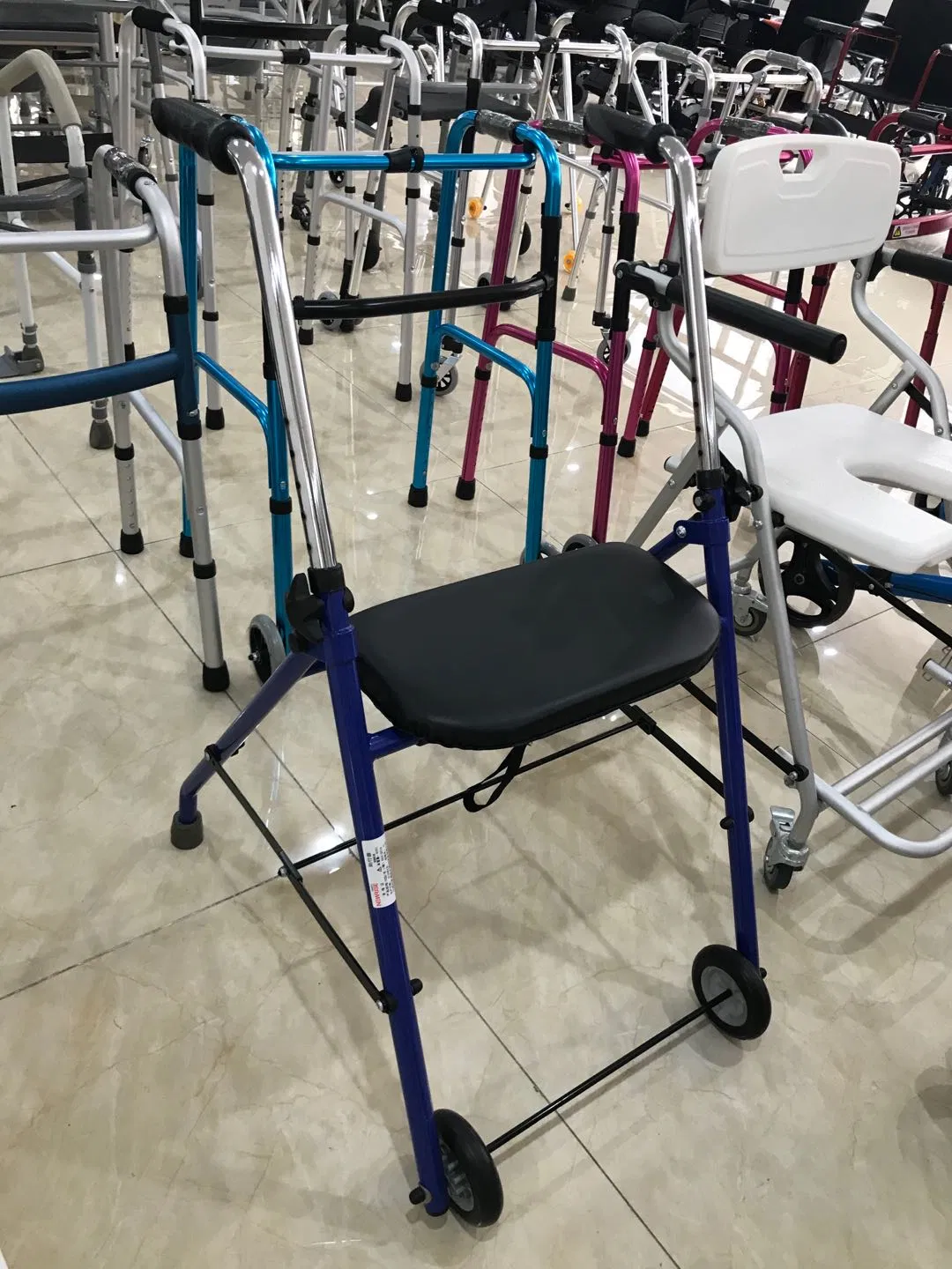 Hot Selling 4 Wheels Folding Rollator Walker with Seat for The Elderly