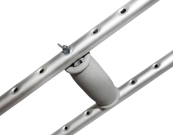 China Wholesale Comfortable Adjustable Aluminum Underarm Axillary Crutches for Injuried Elderly