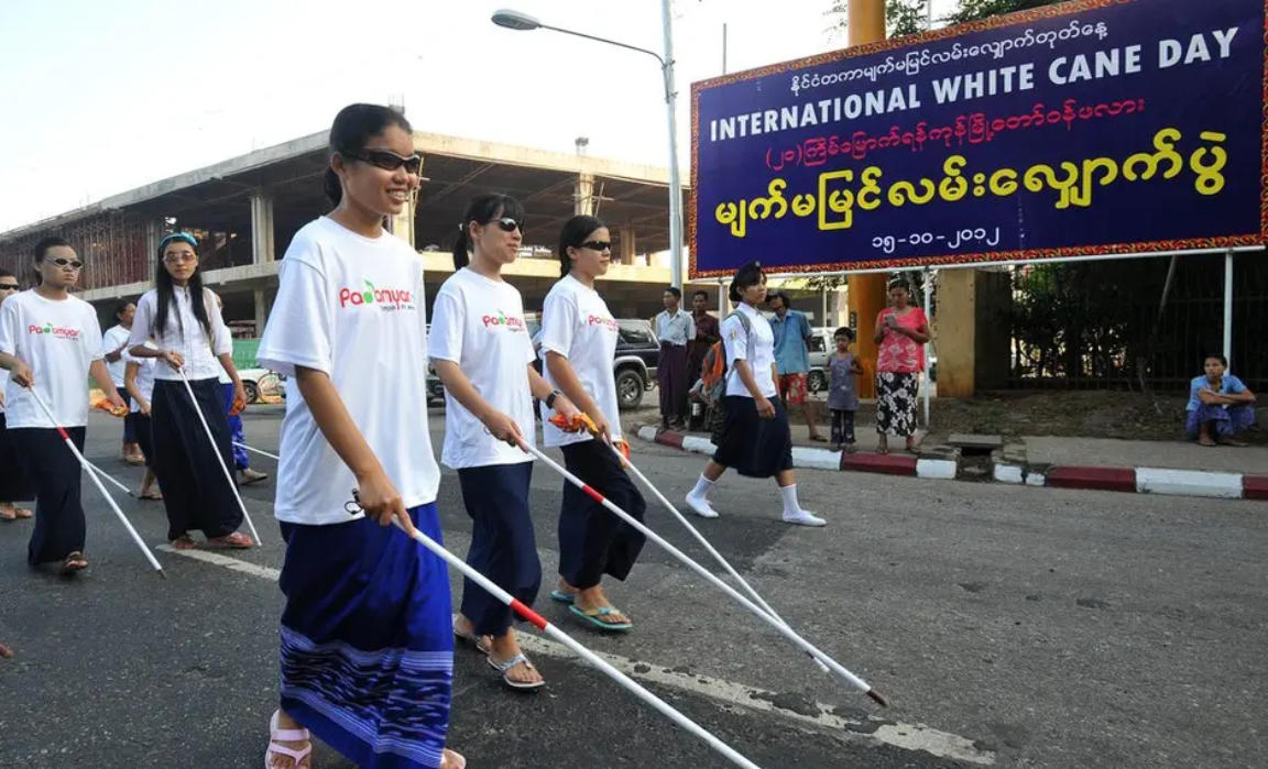 Rotatable Tip Walking Cane for Terrain Adaptation