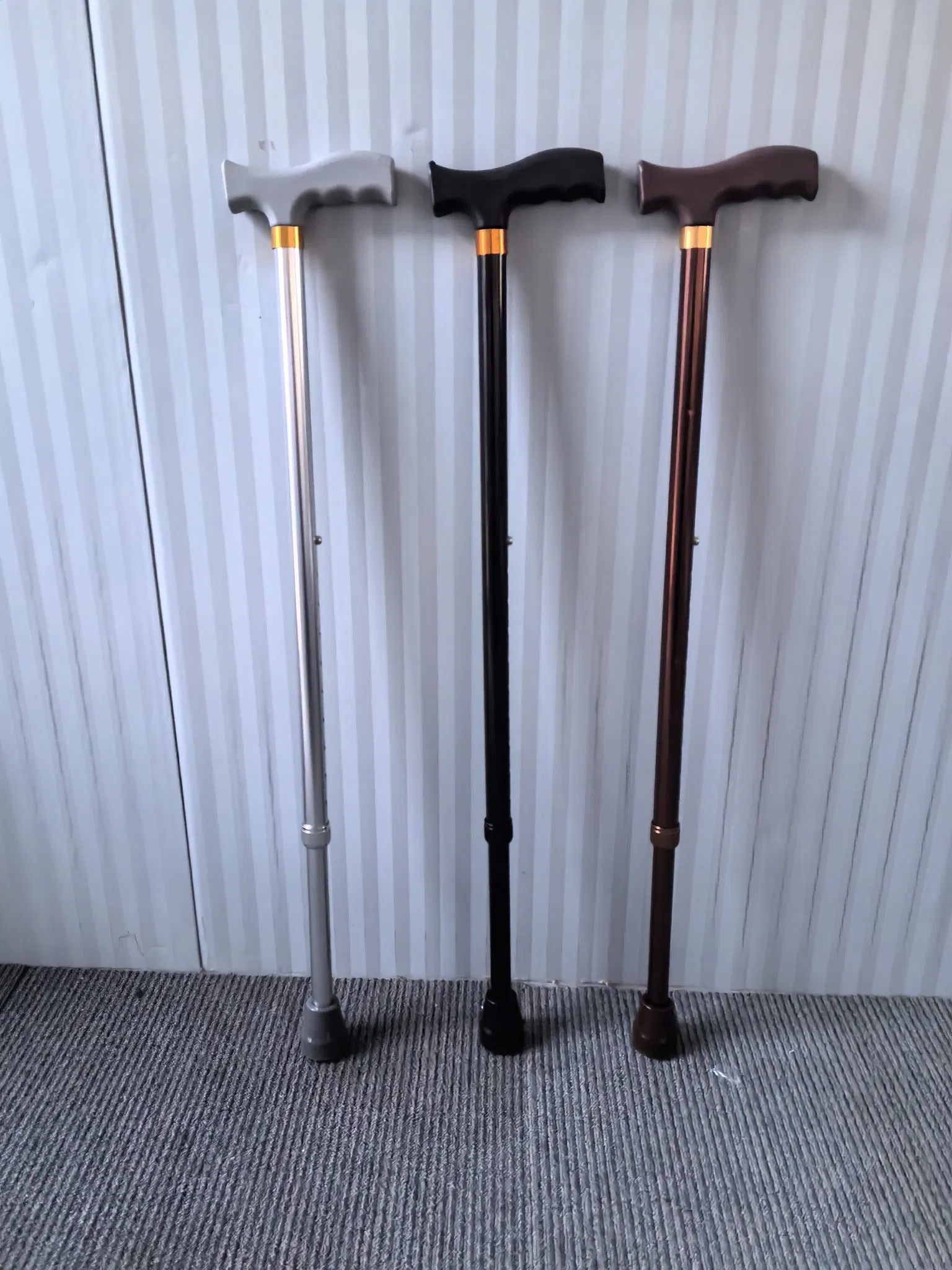 Rotatable Tip Walking Cane for Terrain Adaptation