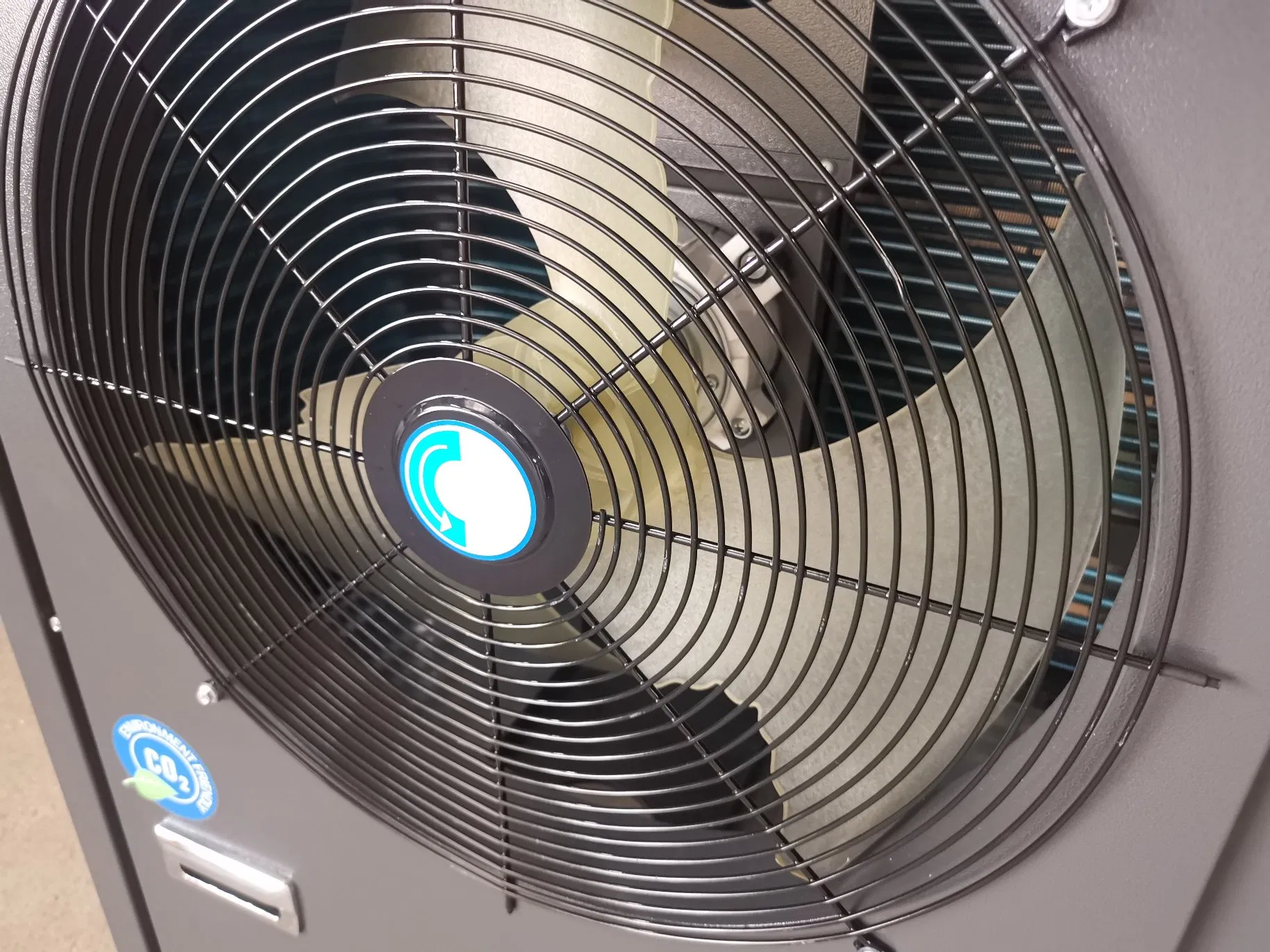 Air to Water Heat Pump with Carbon Dioxide Refrigerant