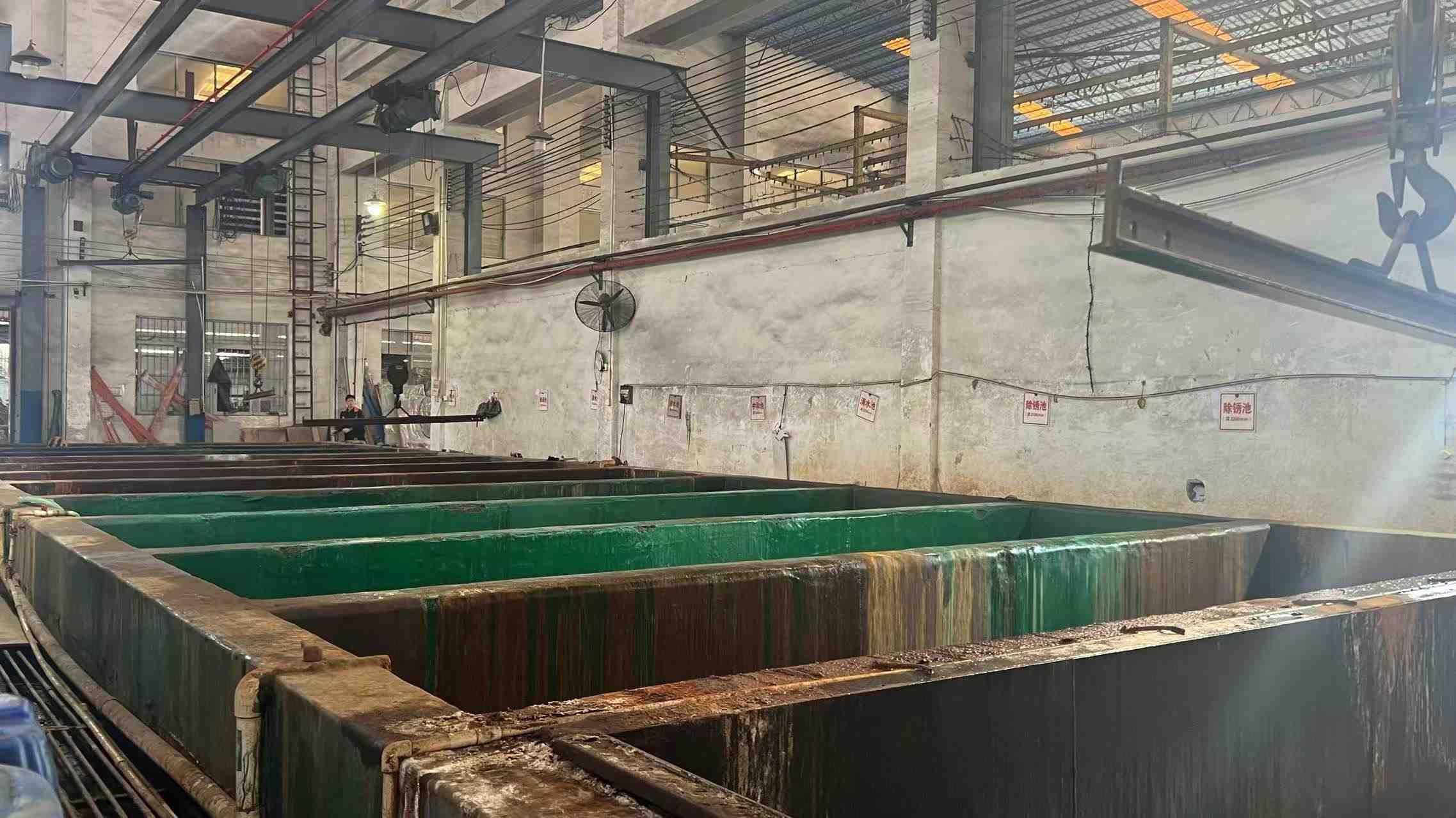 Acid-washing and parkerising surface treatment for racking steel
