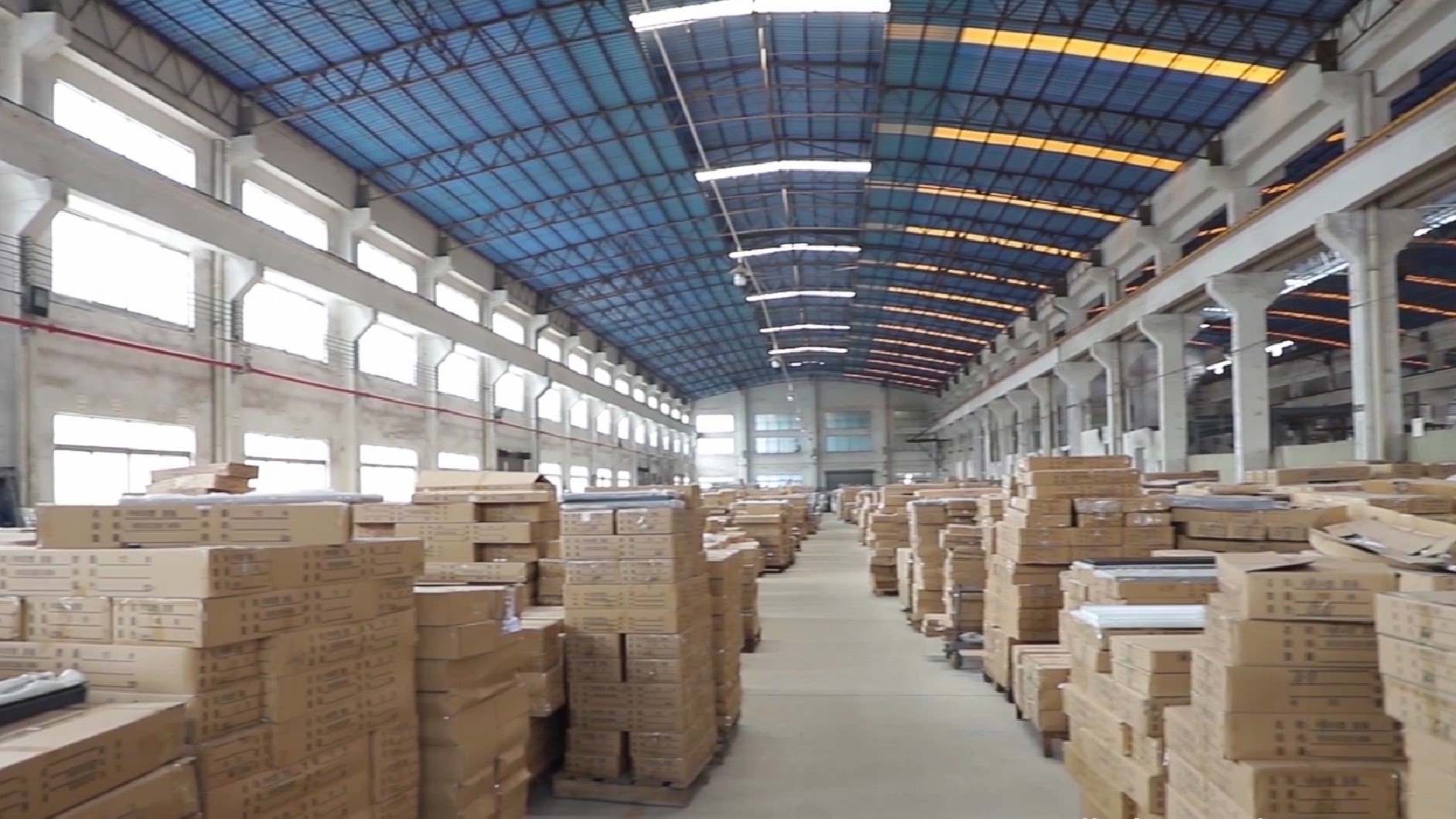 Finished racking products in Heda warehouse ready for export