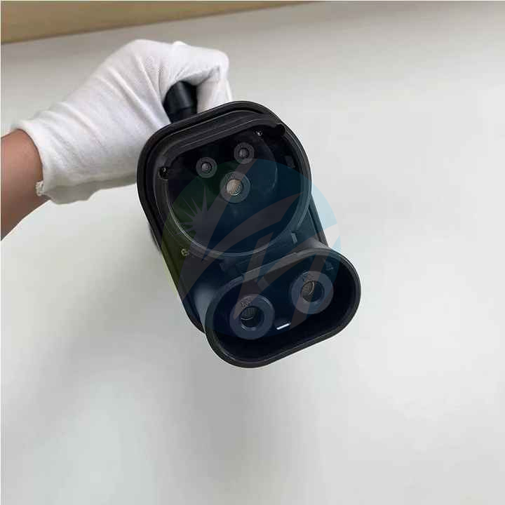 DC Adapter Gbt to CCS2 250A Fast EV Charger Connector 1000V Electric Car Charging Adapter